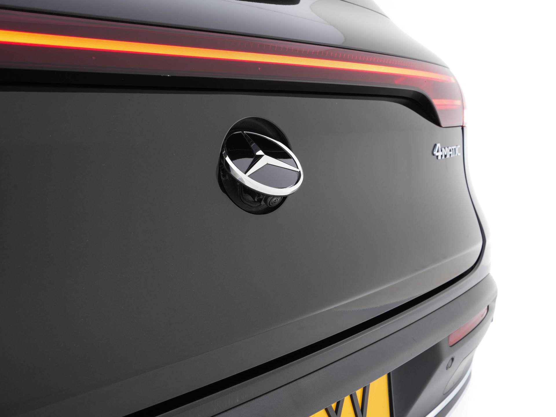 Mercedes-Benz EQC 400 4MATIC Business Solution 80 kWh {SOH-93%} (INCL-BTW) Aut *PANO | LEATHER | DIGI-WIDESCREEN | MEMORY-PACK | TOPVIEW | KEYLESS | HEATED-SPORTSEATS | DAB+ | PRIVACY-GLASS | TOWBAR | AMBIENTLIGHT | SHIFTPADDLES | 19' ALU*