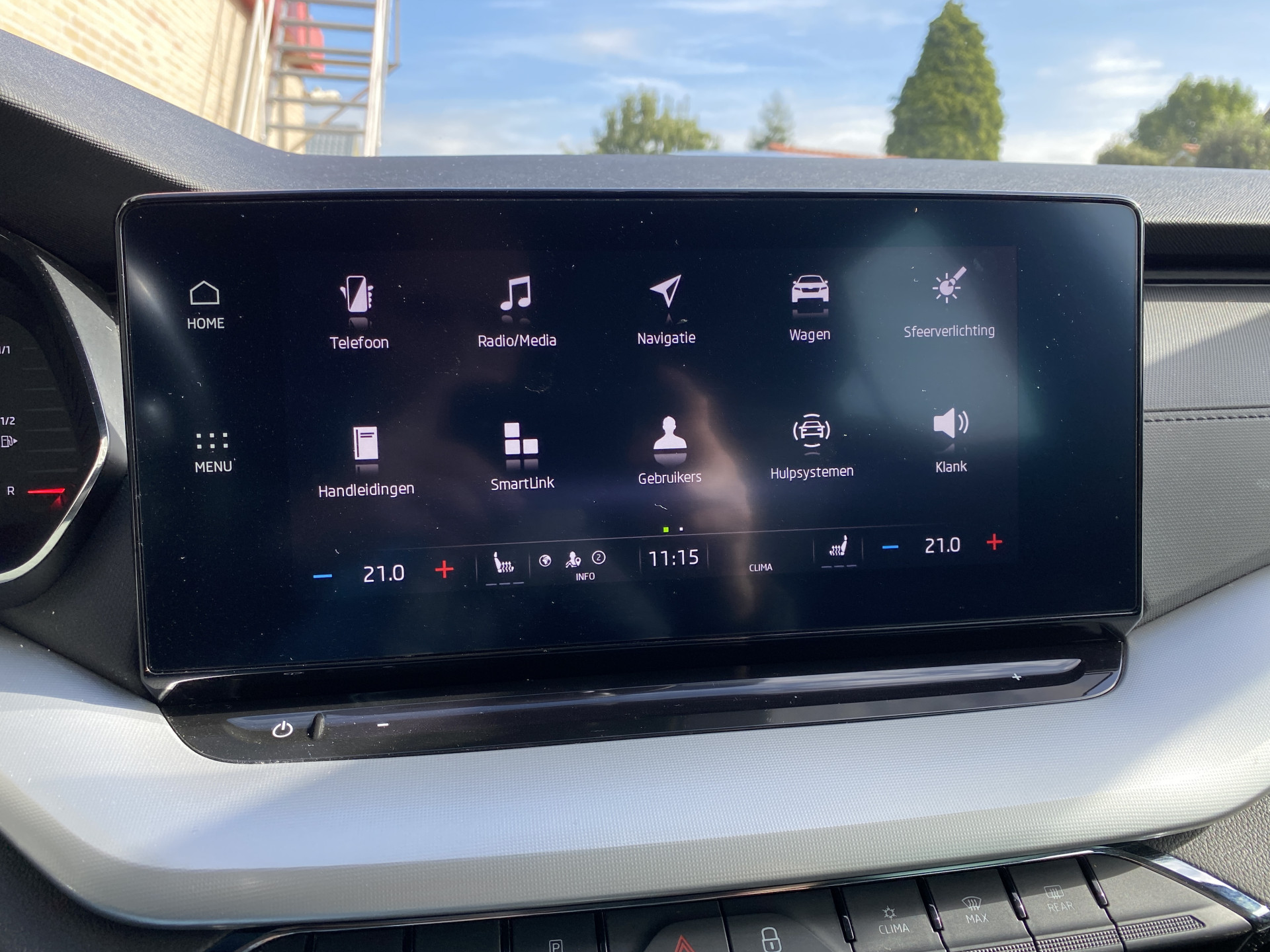 ŠKODA Octavia Combi 1.0 e-TSI Business Edition Plus AUT. | 1e eigenaar | dealer onderh. | navigatie | trekhaak | carplay | adaptieve cruise