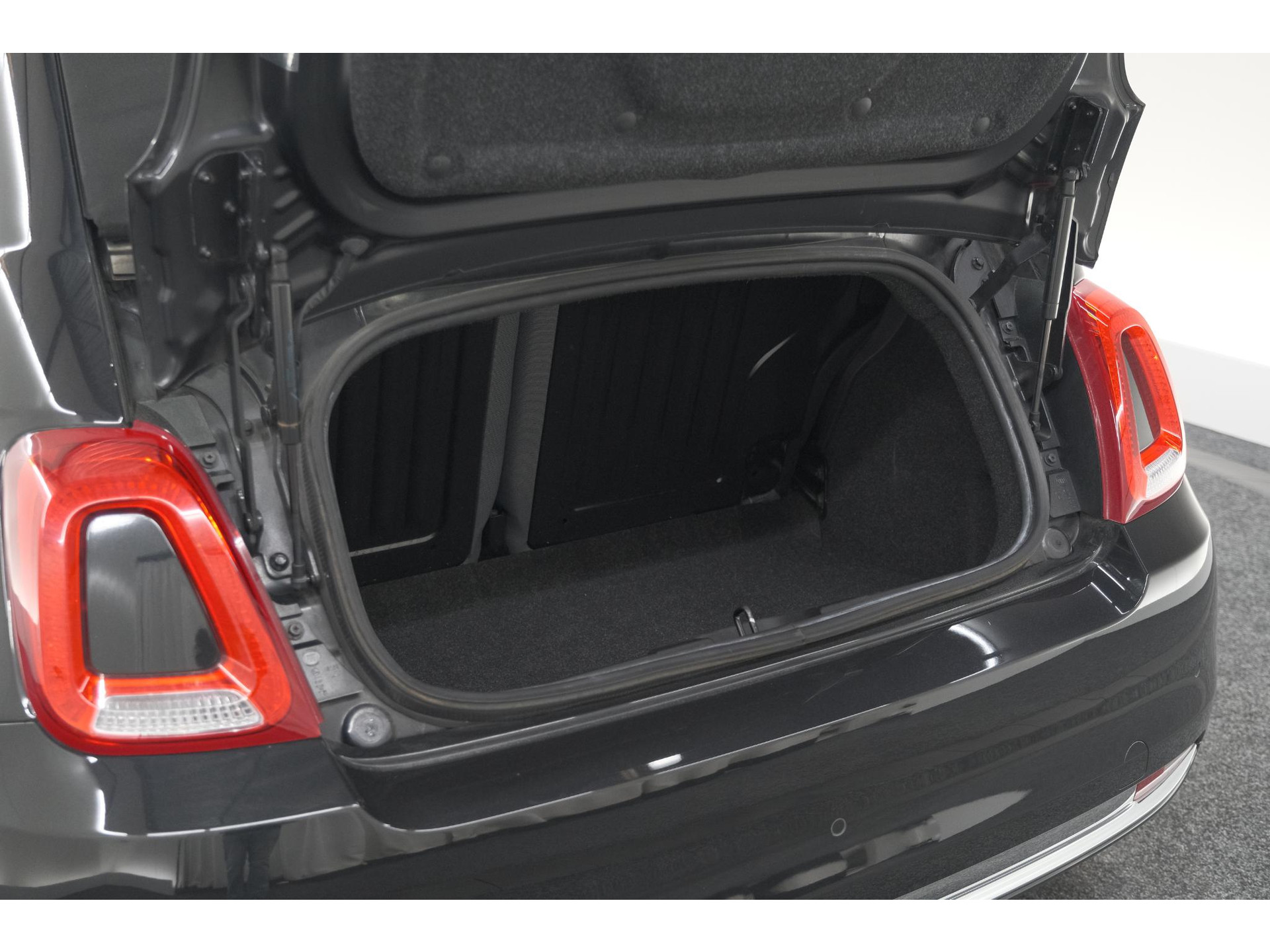 Fiat 500 C TwinAir Turbo Lounge | Parkeersensoren | Climate control | Cruise control | Apple Carplay