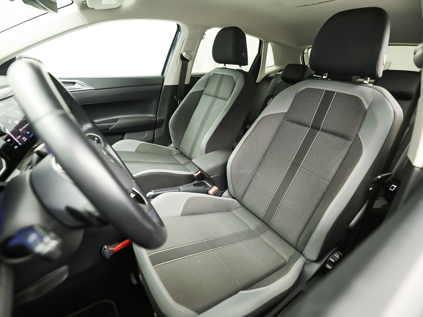 Volkswagen Polo 1.0 TSI Sport Automaat (VIRTUAL COCKPIT, APPLE CARPLAY, GROOT NAVI, CLIMATE, SPORTSTOELEN, LED KOPLAMPEN, GETINT GLAS, PARKEERSENSOREN, NIEUWSTAAT)
