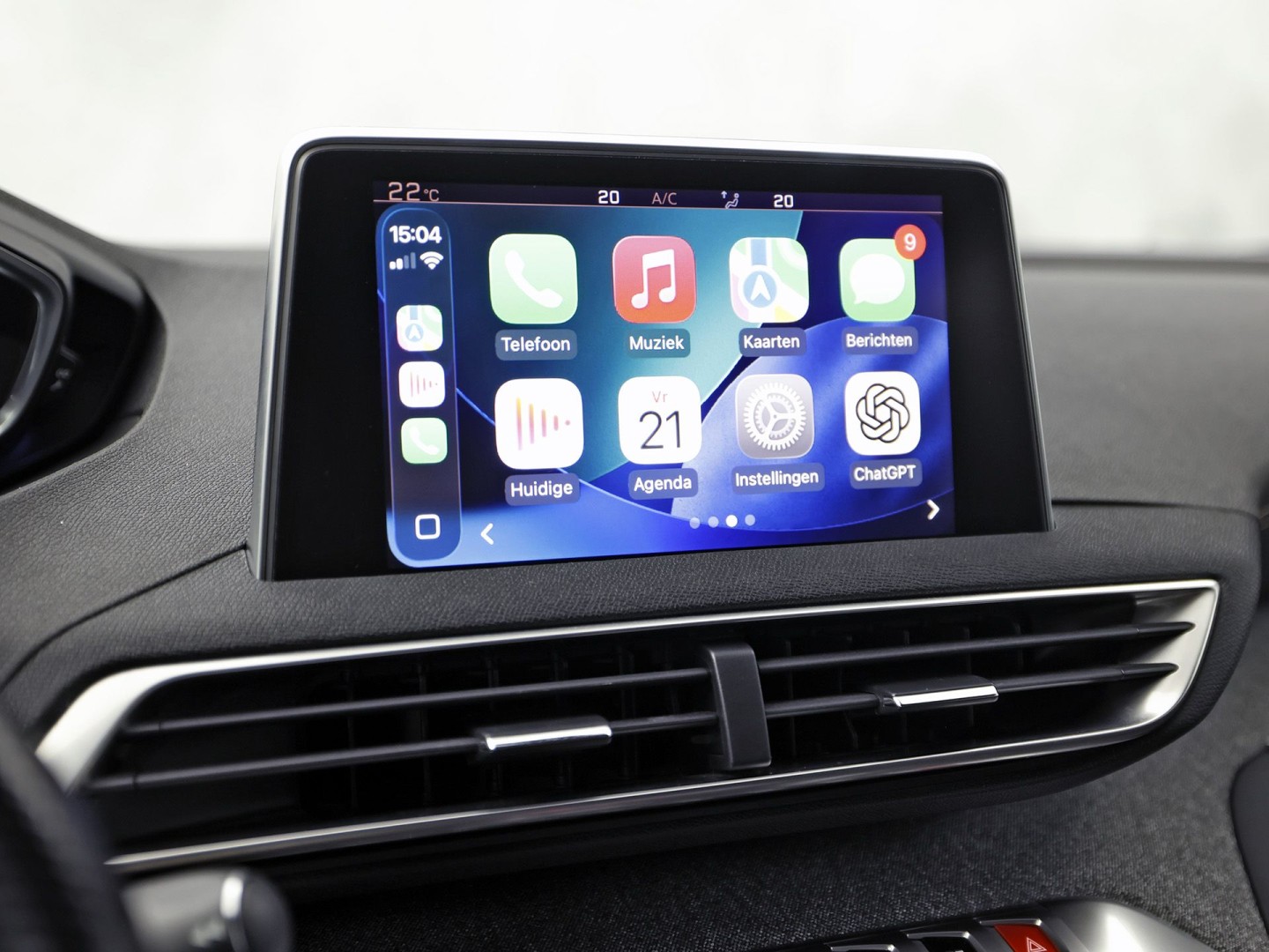 Peugeot 3008 1.6 e-THP GT Line 165Pk Automaat (APPLE CARPLAY, PARELMOER, GROOT NAVI, GETINT GLAS, KEYLESS, SPORTSTOELEN, PARKEERSENSOREN, ZWART HEMEL, NIEUWSTAAT)