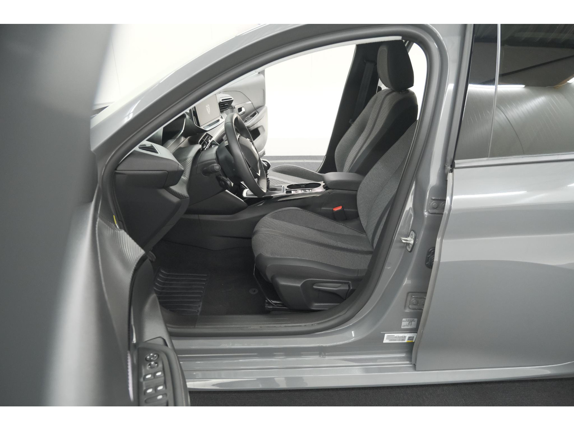 Peugeot 208 PureTech 100 Allure | Gris Selenium | Apple Carplay | Parkeersensoren | Climate Control