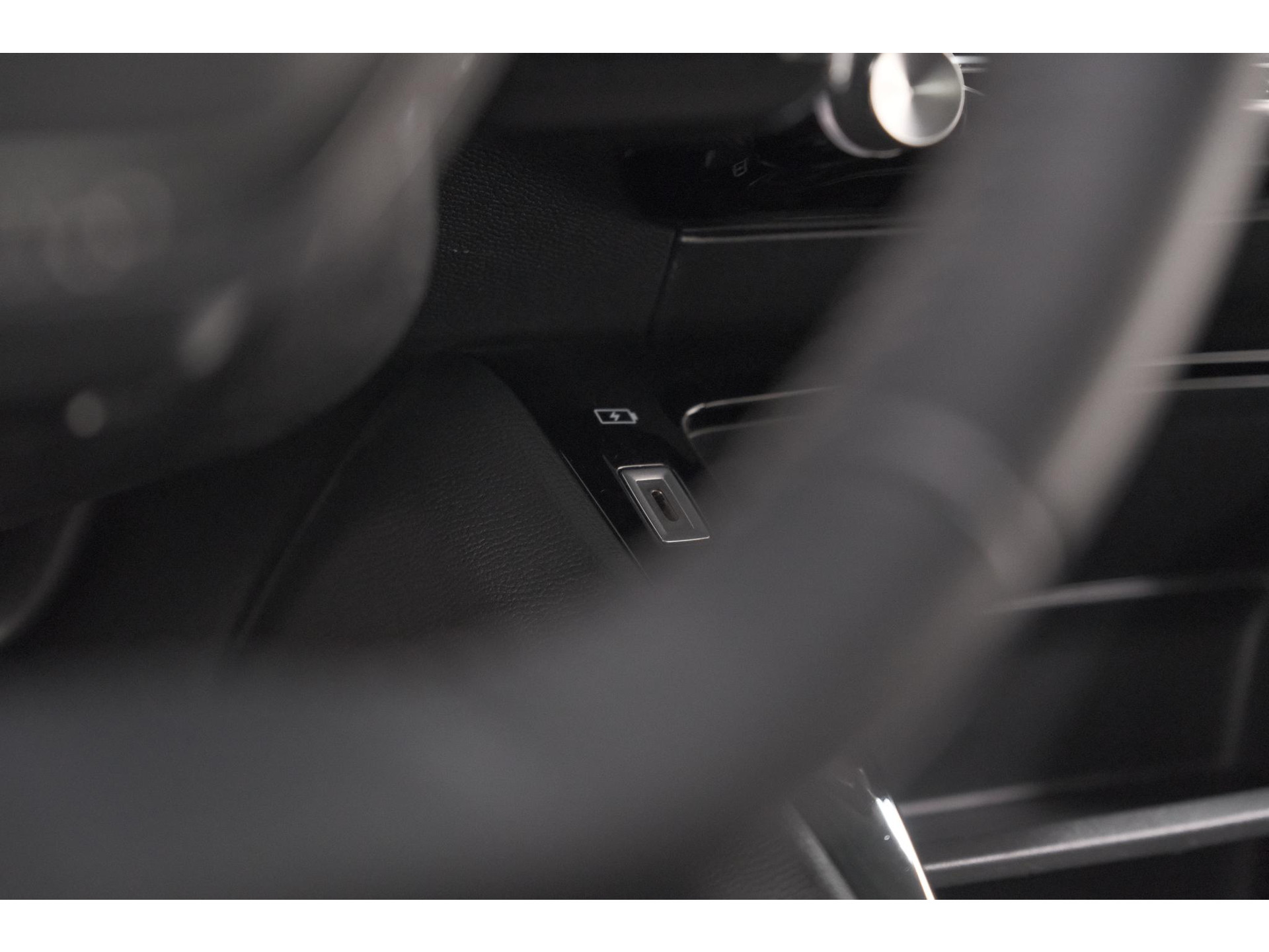 Peugeot 208 PureTech 75 Active Pack | Navigatie | Parkeersensoren | Apple Carplay | Allseason Banden