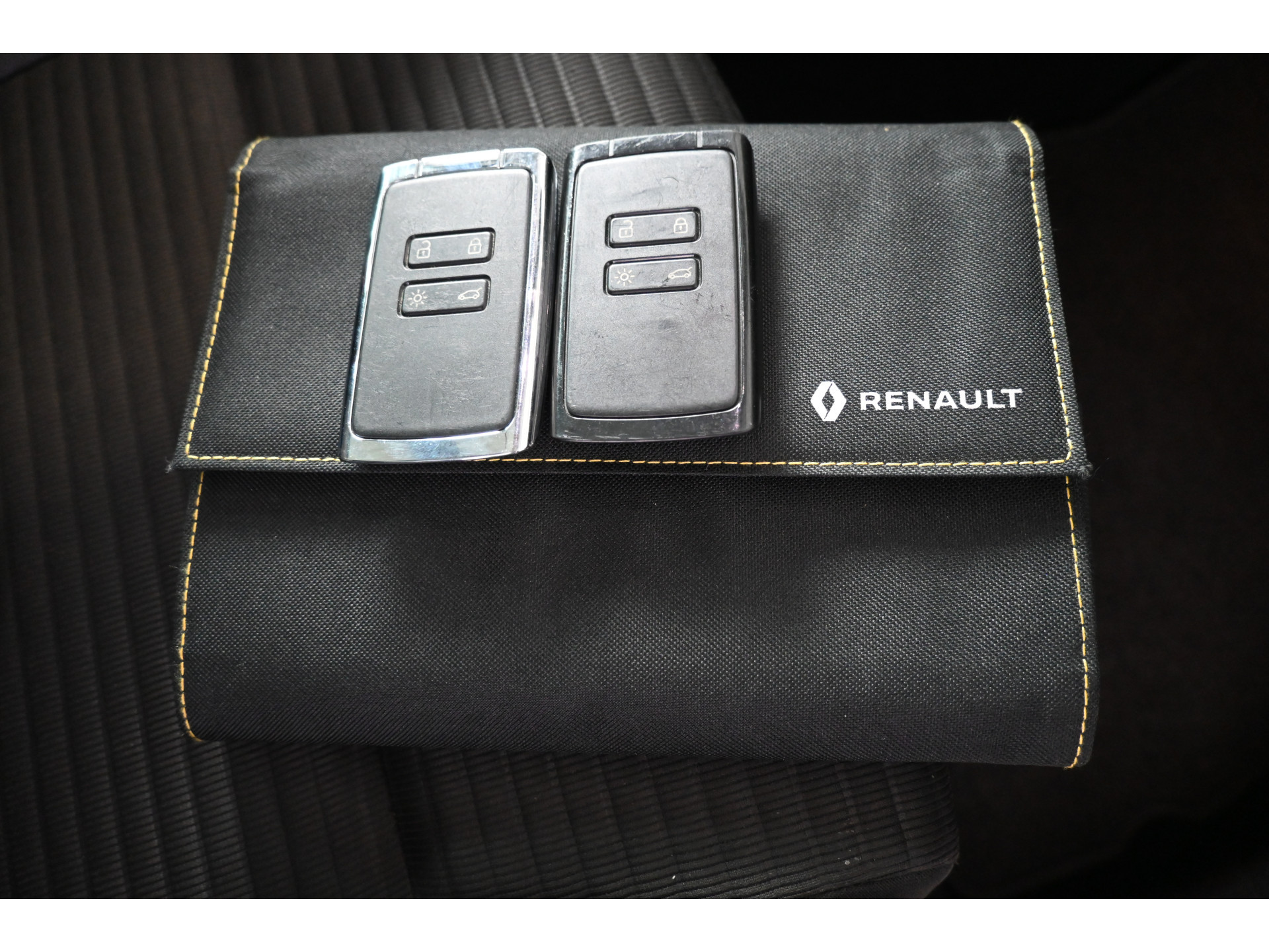 Renault Scénic 1.3 TCe Intens Automaat Nap Clima Cruise Trekhaak Navigatie Head up Panoramadak 100% Onderhouden! Inruil Mogelijk!