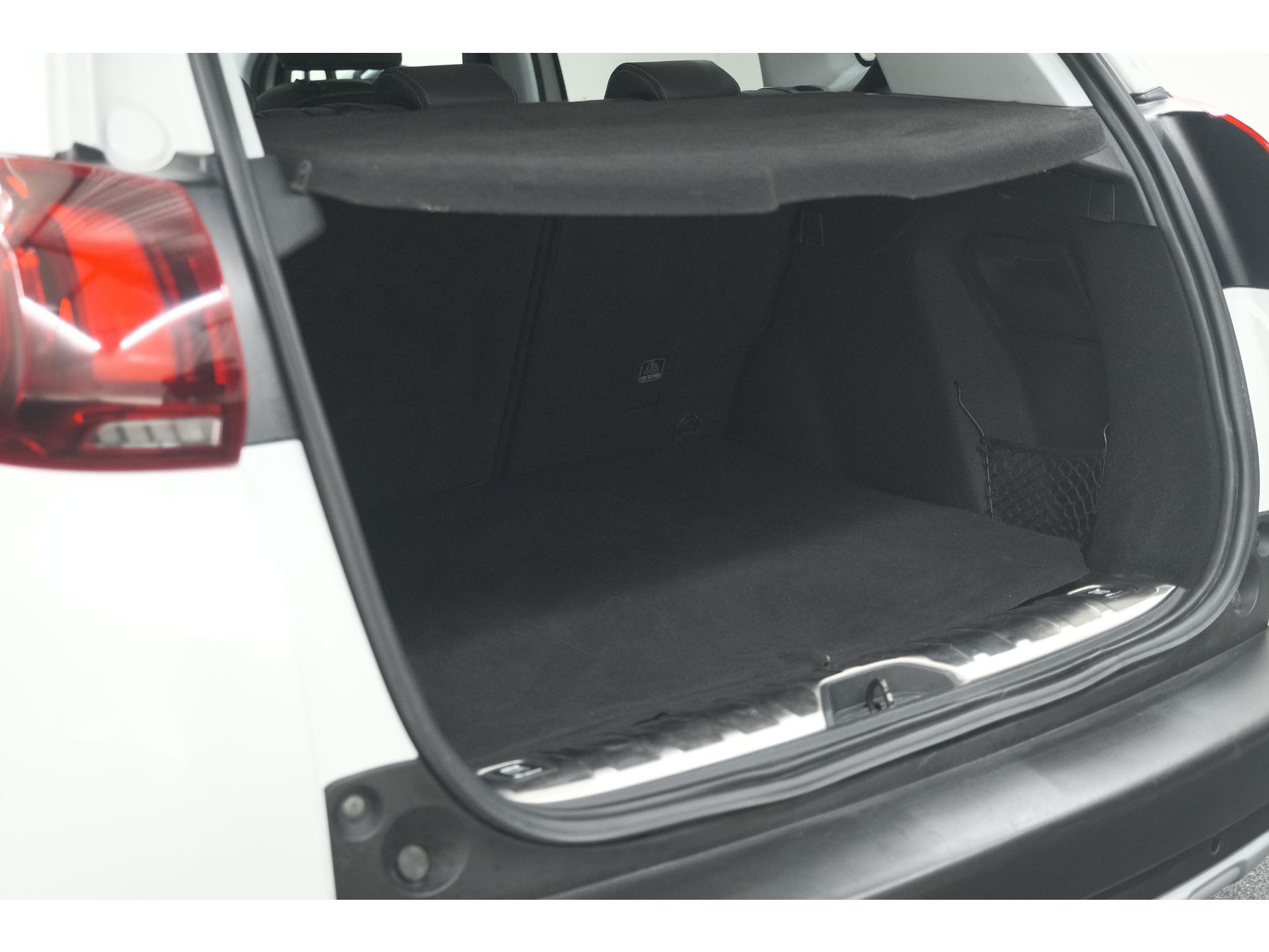 Peugeot 2008 PureTech 130 Allure | Camera | Apple Carplay | Parkeersensoren | Navigatie