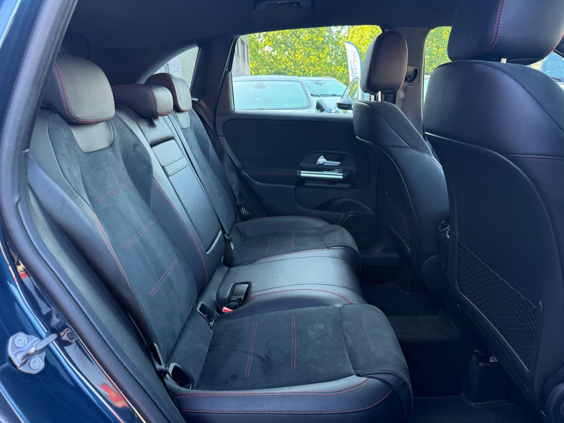 Mercedes-Benz B-klasse 180 Business Solution AMG | 3/6/12MND GARANTIE | AUTOMAAT | LED | CRUISE | CARPLAY | DAB | AIRCO | STOELVERWM. |