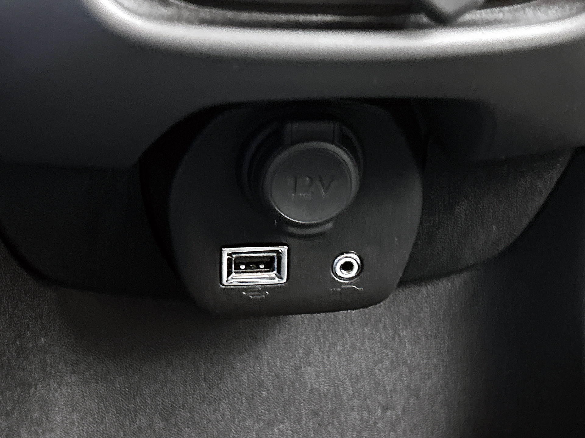 Peugeot 108 1.0 e-VTi Active | LM VELGEN | DEALER ONDERHOUDEN | ELEKTR. SPIEGELS + RAMEN | AIRCO | BLUETOOTH