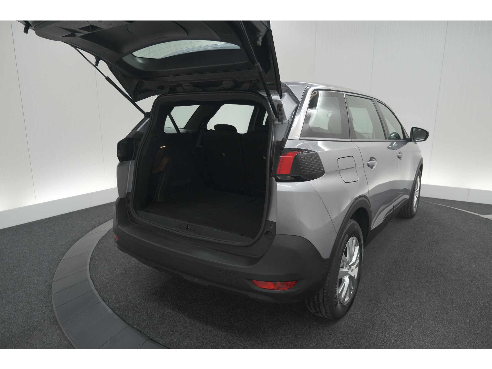 Peugeot 5008 PureTech 130 EAT8 Active Pack | 7 Zitplaatsen | Camera | Apple Carplay | Parkeersensoren