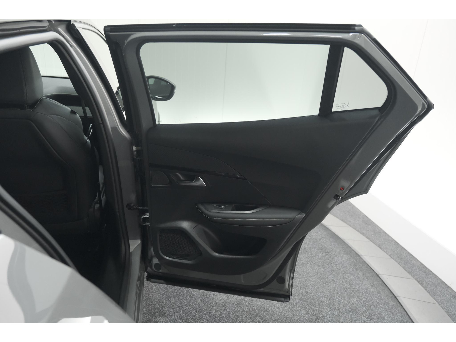 Peugeot 2008 PureTech 130 EAT8 GT | 360 Camera | Stoelmassage | Adaptieve Cruise Control | Dodehoekdetectie