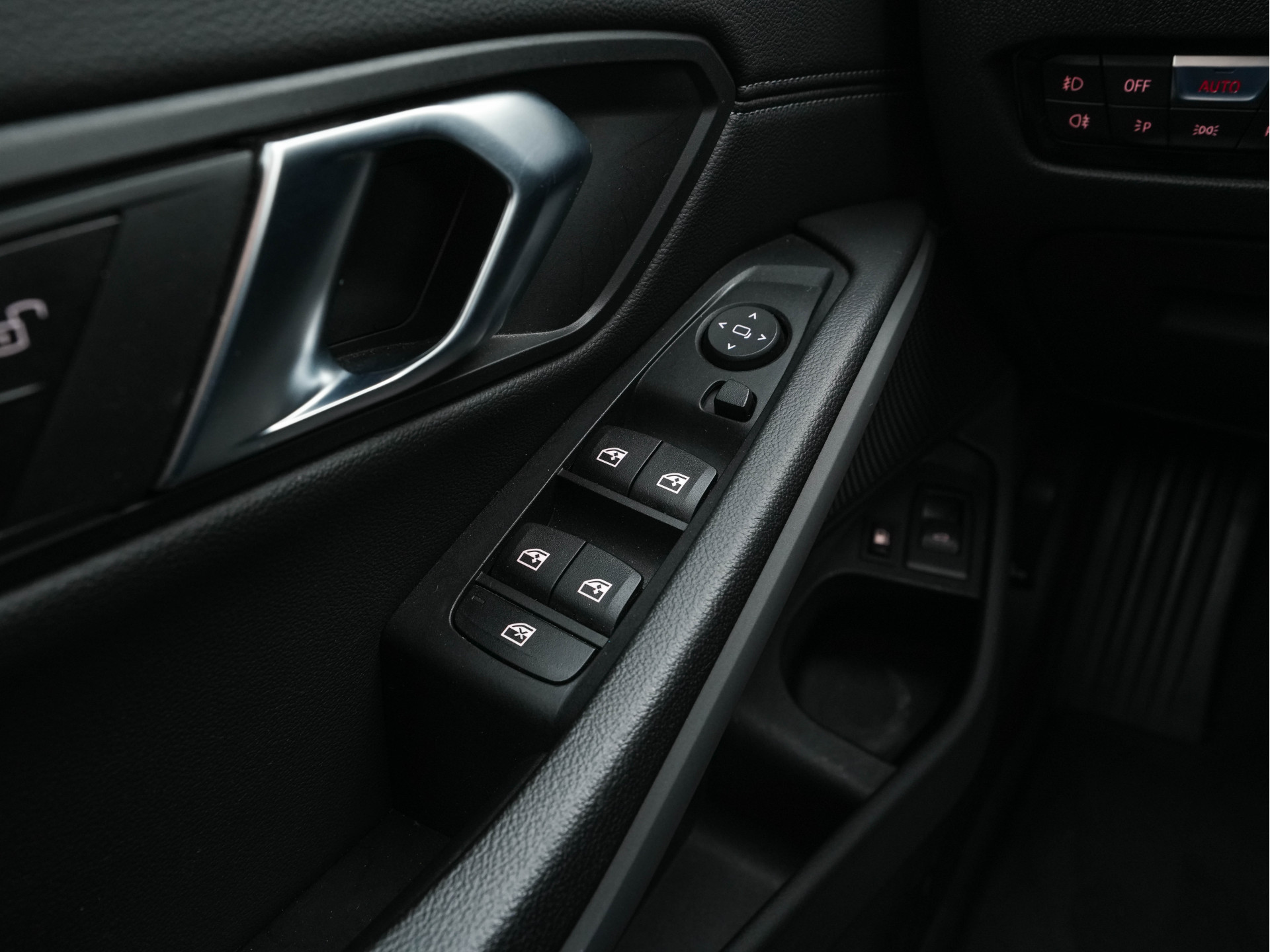 BMW 3-serie Touring 330e Plug-In (INCL-BTW) *LUXURY-LEATHER | NAVI-FULLMAP |  DIGI-COCKPIT | FULL-LED | DAB | ECC | PDC | ADAPTIVE-CRUISE | HEATED-SPORSEATS | KEYLESS | PRIVACY-GLASS | KEYLESS | CARPLAY | TOWBAR | 17"ALU*