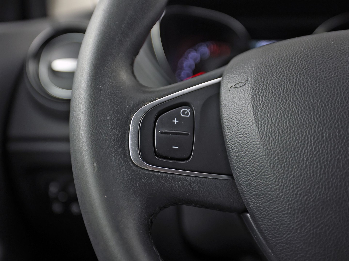 Renault Captur 0.9 TCe Sport (NAVIGATIE, CAMERA, CRUISE, SPORTSTOELEN, GETINT GLAS, LM VELGEN, NIEUWSTAAT)