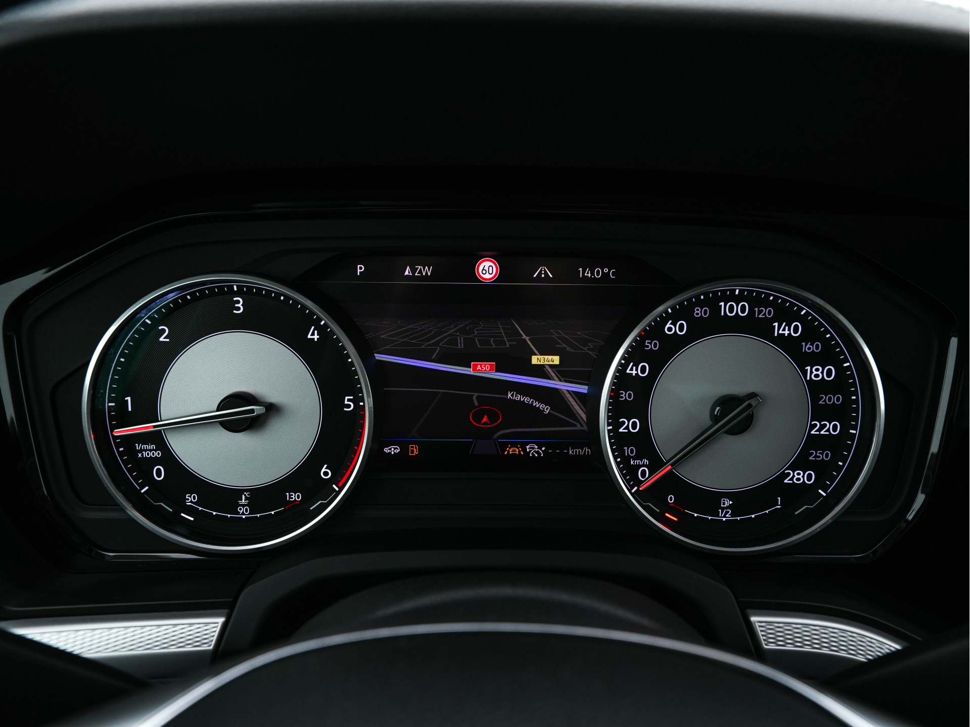 Volkswagen Touareg 3.0 TDI R-Line (INCL-BTW) Aut. *LEATHER | FULL-LED | BLIND-SPOT | HEATED-COMFORTSEATS | AIR-SUSPENSION | KEYLESS | CAMERA | NAVI-FULLMAP | PRIVACY-GLASS | ADAPTIVE-CRUISE |  SHIFT-PADDLES | TOWBAR*