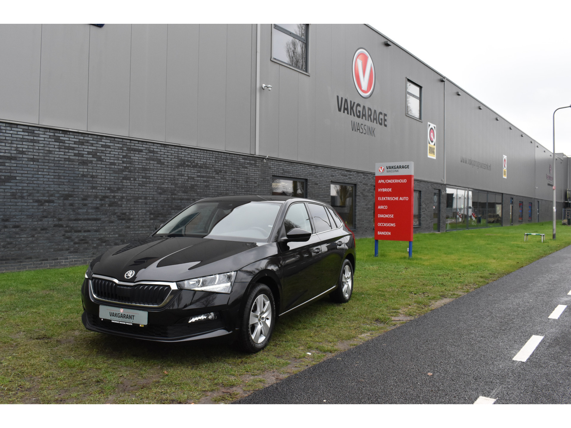 ŠKODA Scala 1.0 TSI Ambition Automaat Carplay Navigatie Front/lane assist Stoelverwarming Parkeer sensoren