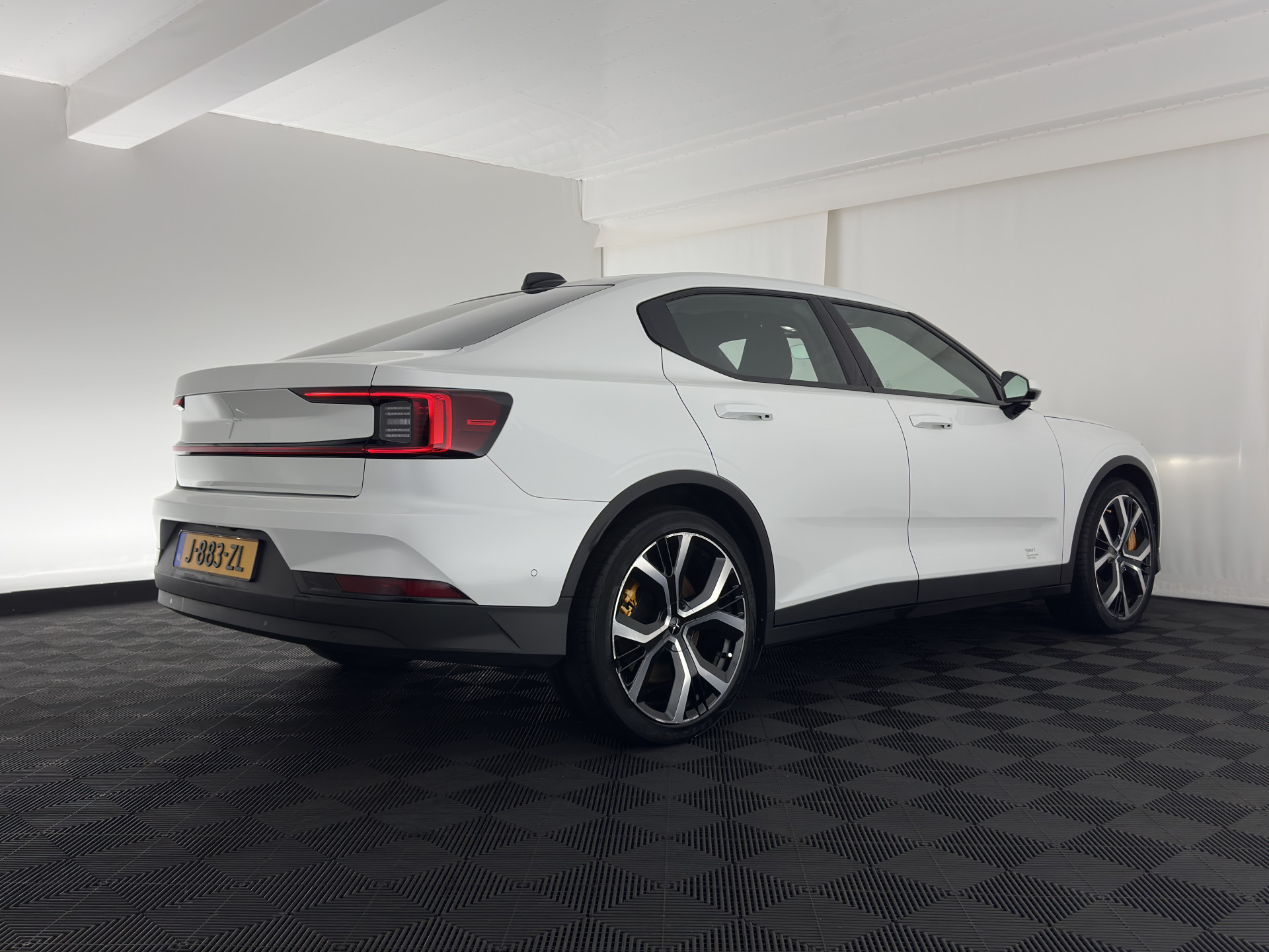 Polestar 2 Long Range Dual Motor Perfomance 78 kwh [ 3-Fase ]  { SOH-95% } (INCL-BTW) Aut. *PANO | NAVI-FULLMAP | HARMAN/KARDON-AUDIO | FULL-LED | KEYLESS | DIGI-COCKPIT | MEMORY-PACK |  CARPLAY | DAB+ | HEATED-SPORTSEATS | TOPVIEW | ADAPTIVE-CRUISE |  20
