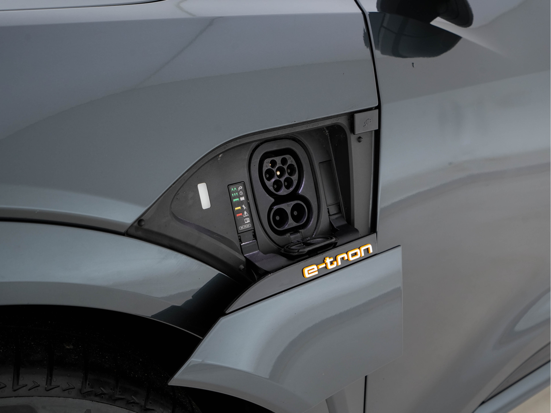 Audi e-tron Sportback 55 Quattro Business edition 95 kWh [ 3-Fase ] {SOH-100%} (INCL-BTW) *DIGI-COCKPIT | FULL-LED | MEMORY-PACK | DAB | KEYLESS | NAVI-FULLMAP | SHIFT-PADDLES | AUDI-SOUND | COMFORT-SEATS | 20''ALU*