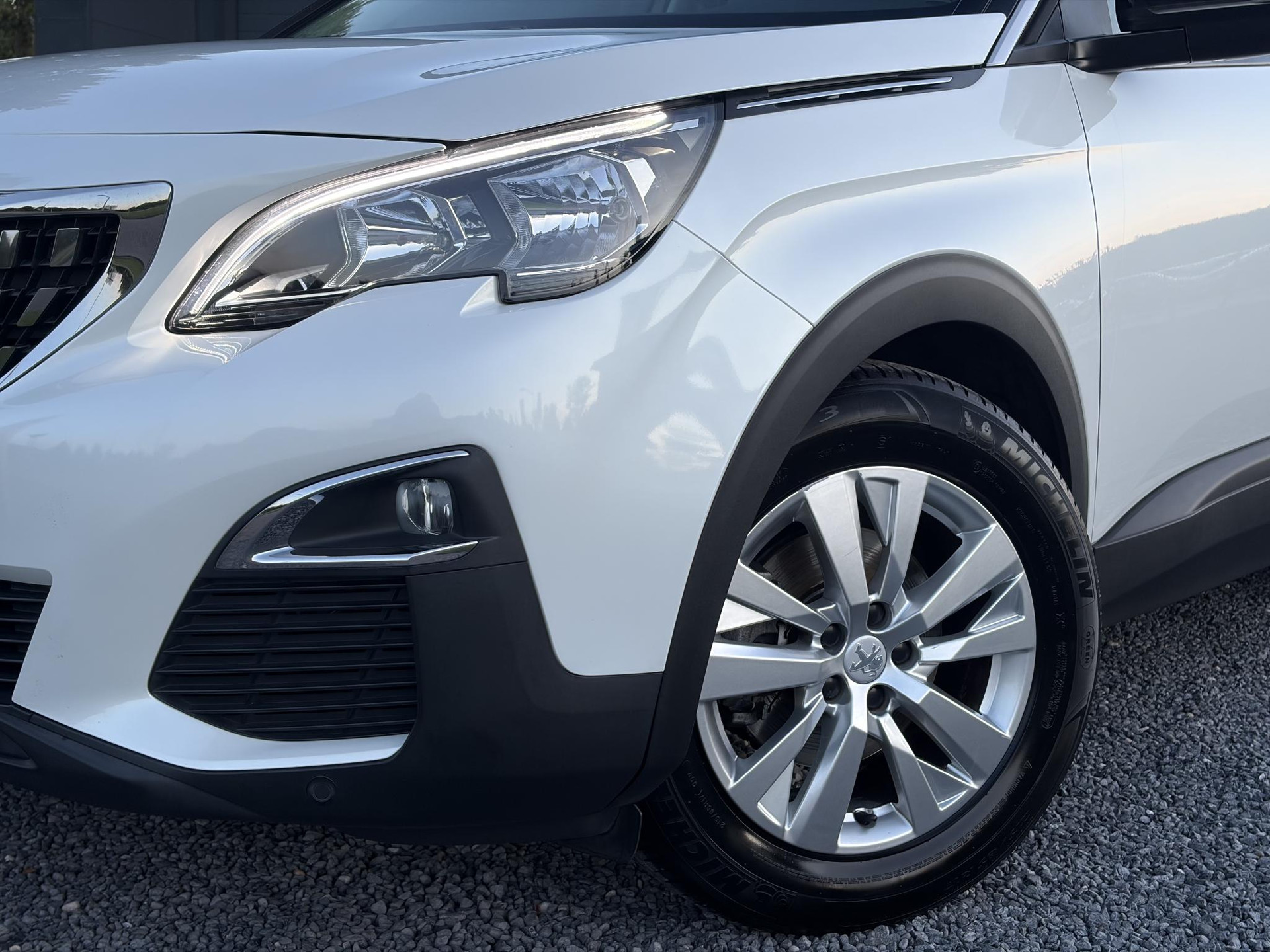 Peugeot 3008 1.2 PureTech Active ✓D-riem vv in 2023✓360° Camera✓Carplay✓Navi✓131pk✓Clima✓Cruise✓Trekhaak✓Dealer Onderhouden✓Bj 11-2019✓Lm velgen✓6 Bak✓Pdc✓N.A.P✓Apk tot 06-2027