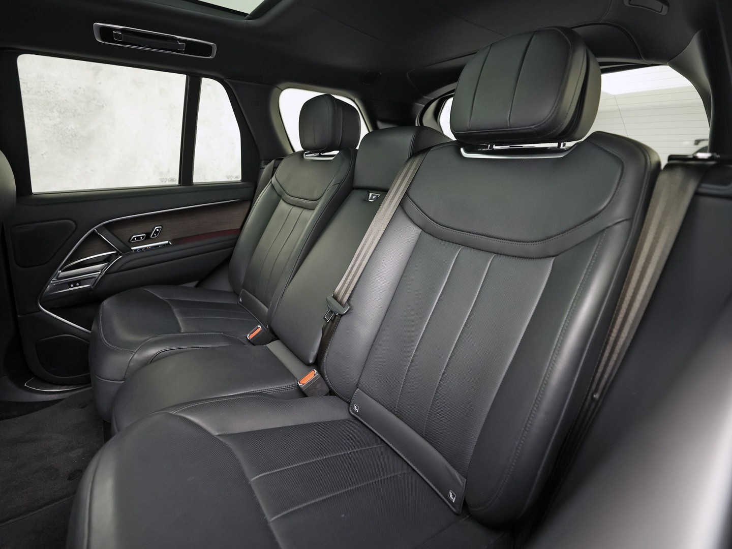 Land Rover Range Rover 3.0 P510e Autobiography PHEV Automaat 510Pk (LEDEREN HEMEL, MASSAGE, MEMORY, ACHTERASBESTURING, MERIDIAN, STOELKOELING/VERWARMING V+A, KOELKAST, 360 CAMERA, SFEERVERLICHTING, NIEUWE APK)