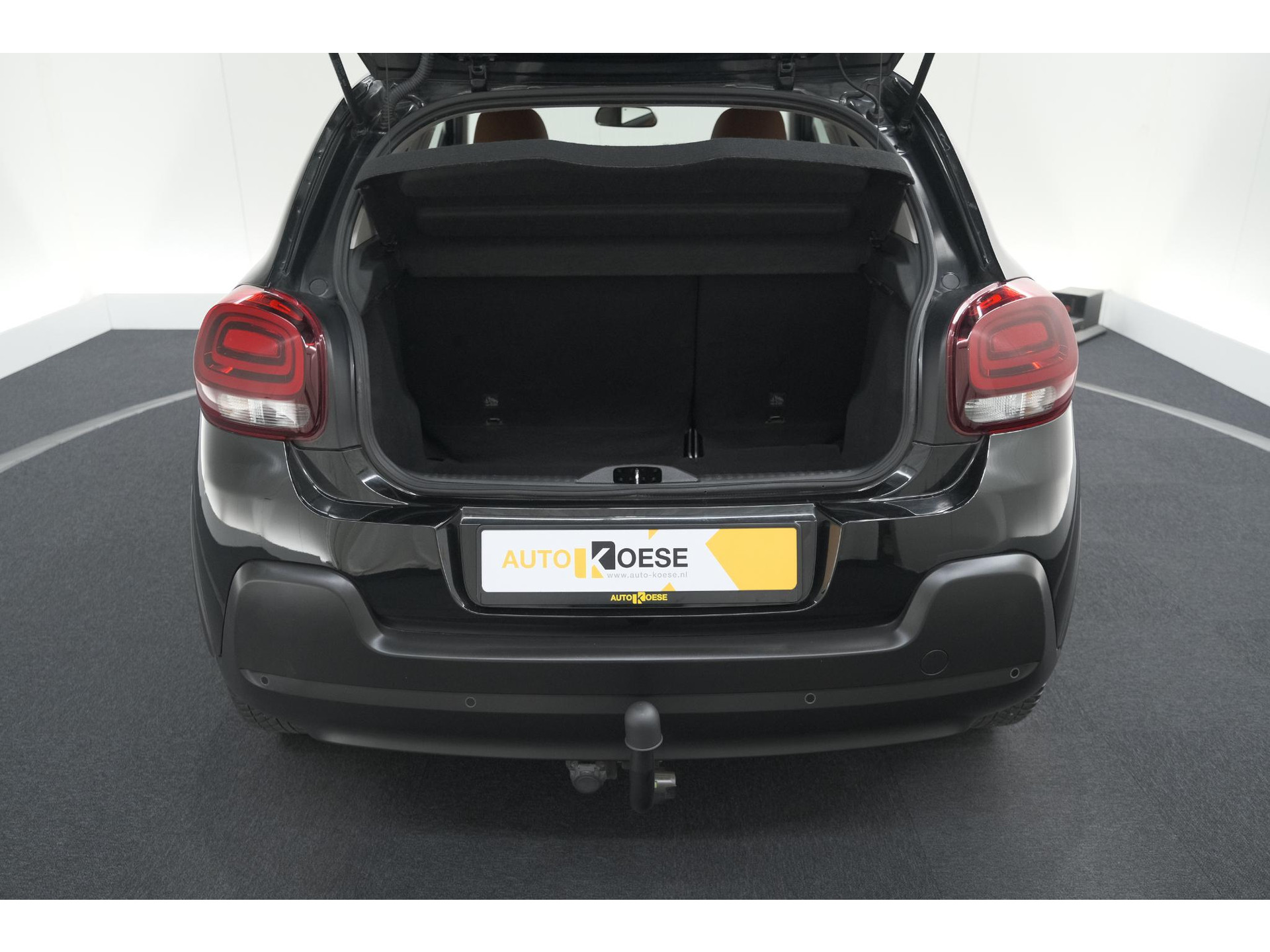 Citroen C3 PureTech 110 S&S Shine | Trekhaak | Parkeersensoren | Navigatie | Apple Carplay