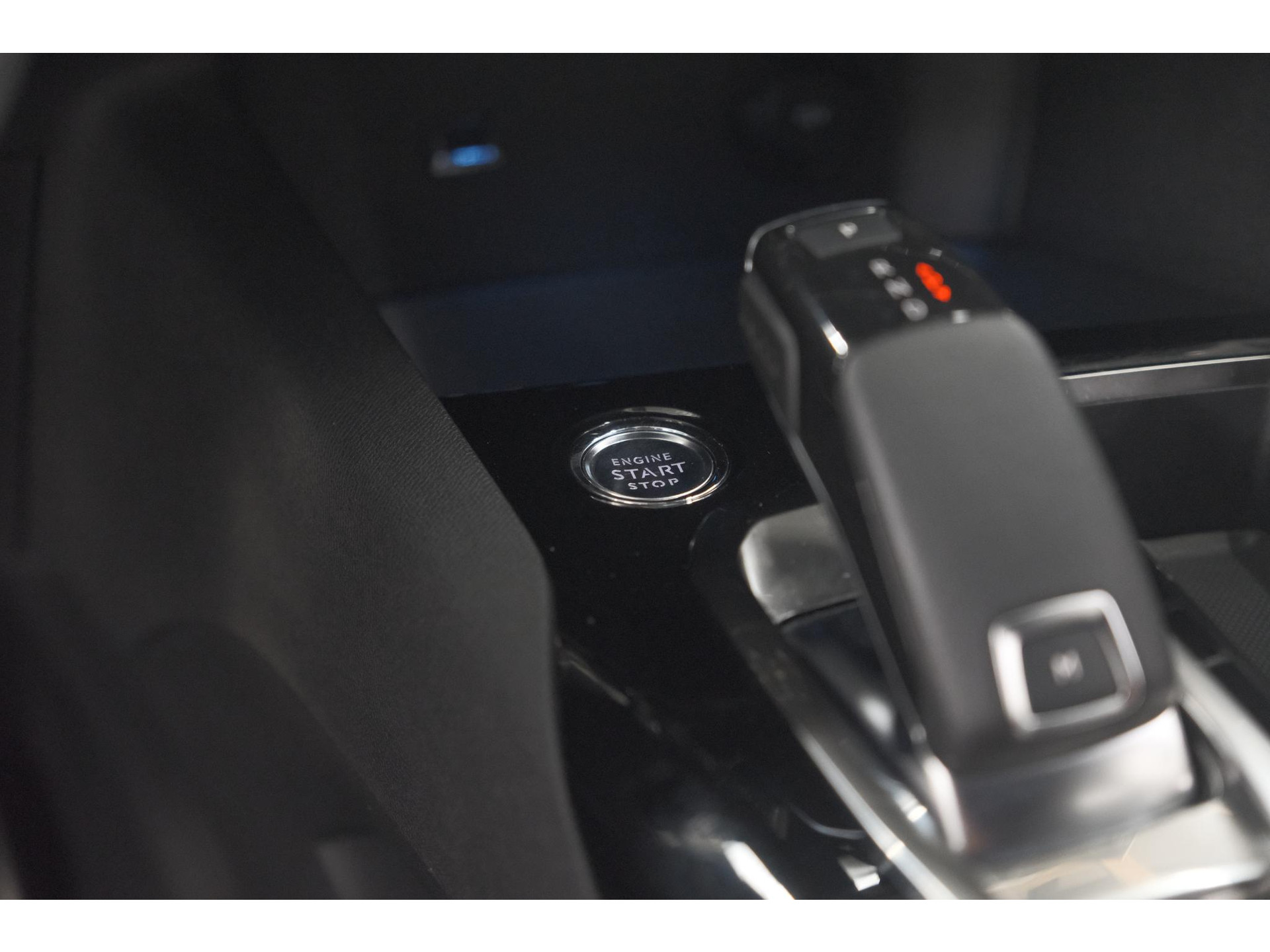 Peugeot 5008 PureTech 130 EAT8 GT Black Pack | Elektrische Kofferklep | Camera | Adaptieve Cruise Control | Dodehoekdetectie