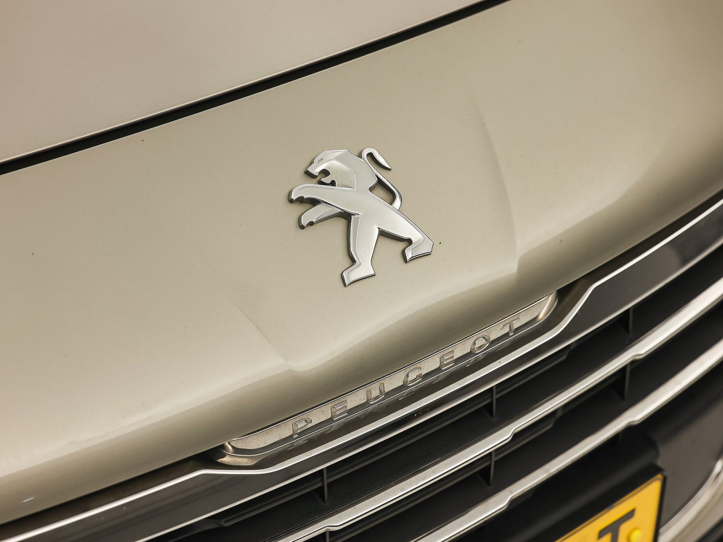 Peugeot 3008 1.2 PureTech Sport (PANORAMADAK, NAVIGATIE, CLIMATE, GETINT GLAS, SPORTSTOELEN, CRUISE, PARKEERSENSOREN, NIEUWSTAAT)