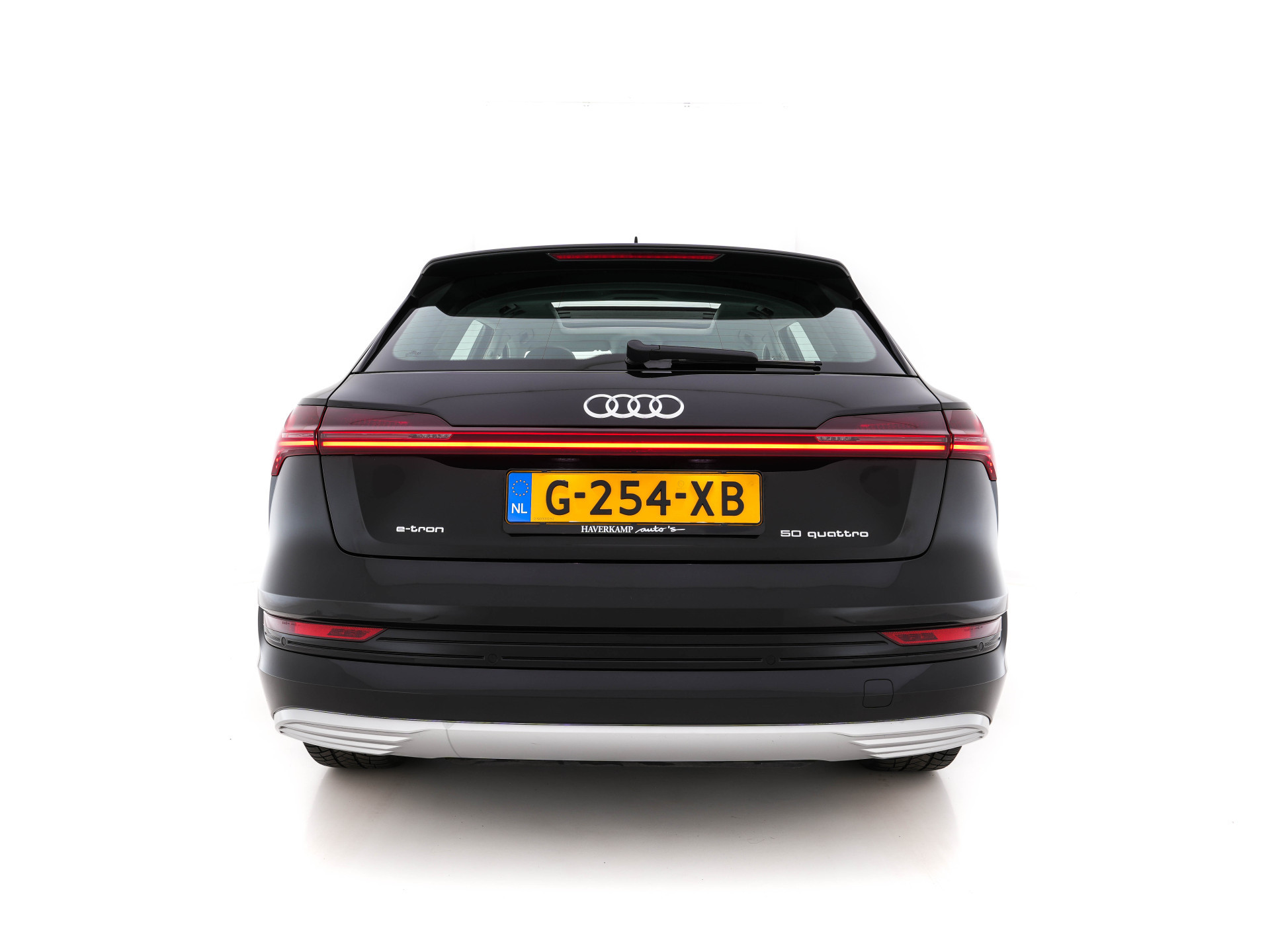 Audi e-tron 50 Quattro Launch-Edition-Plus 71 kWh [ 3-Fase ] {SOH-100%} (INCL-BTW) *PANO | LUXURY-LEATHER | ADAPTIVE-CRUISE | FULL-LED | DIGI-COCKPIT | KEYLESS | MEMORY-PACK | CAMERA | NAVI-FULLMAP | SHIFT-PADDLES | COMFORT-SEATS | 20''ALU*
