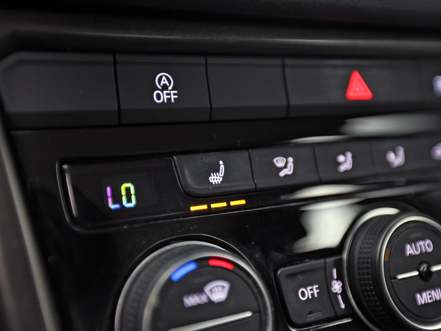 Volkswagen T-Roc 1.0 TSI Sport (APPLE CARPLAY, GROOT NAVI, CLIMATE, STOELVERWARMING, TREKHAAK, SPORTSTOELEN, PARKEERSENSOREN, ADAPTIVE CRUISE, NIEUWSTAAT)