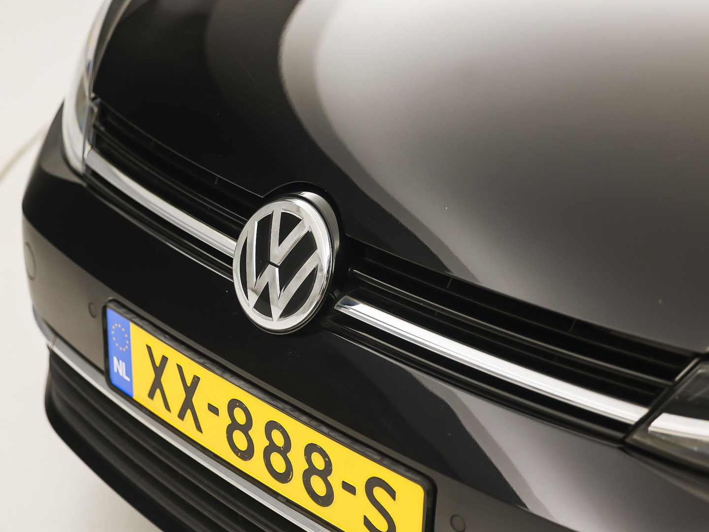 Volkswagen Golf 1.0 TSI Sportline (APPLE CARPLAY, NAP, GROOT NAVI, CLIMATE, PARKEERSENSOREN, SPORTSTOELEN, LM VELGEN, ADAPTIVE CRUISE, NIEUWSTAAT)