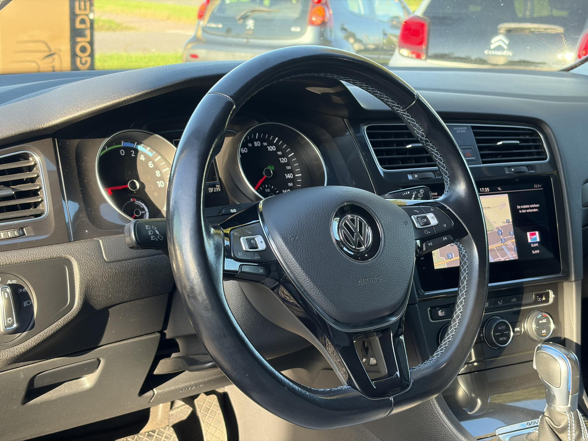 Volkswagen e-Golf e-Golf ✓SOH 88.57%✓Carplay✓Navi✓Leder✓Clima✓Cruise✓Pdc V+A✓LED✓16'' Lm velgen✓N.A.P✓Apk tot 02-2027
