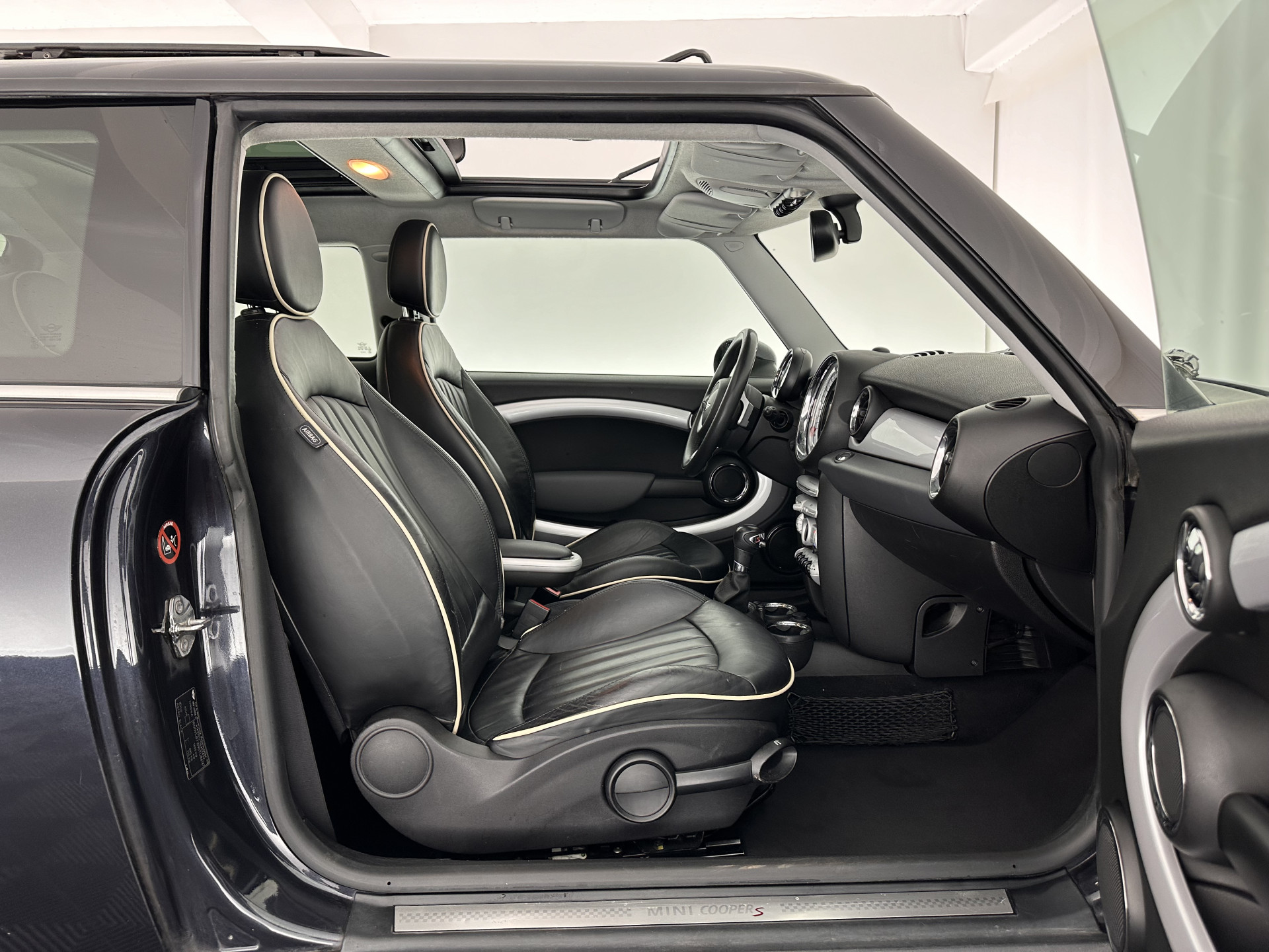 MINI Mini 1.6 Cooper S Chili-Pack ! STORING OLIEDRUK-OILPRESSURE FAULT ! Aut. *PANO | FULL-LEATHER | BI-XENON | SPORT-SEATS | NAVI-FULLMAP | ECC | HEATED-SEATS | SHIFT-PADDLES | PDC | CRUISE | 17''ALU*