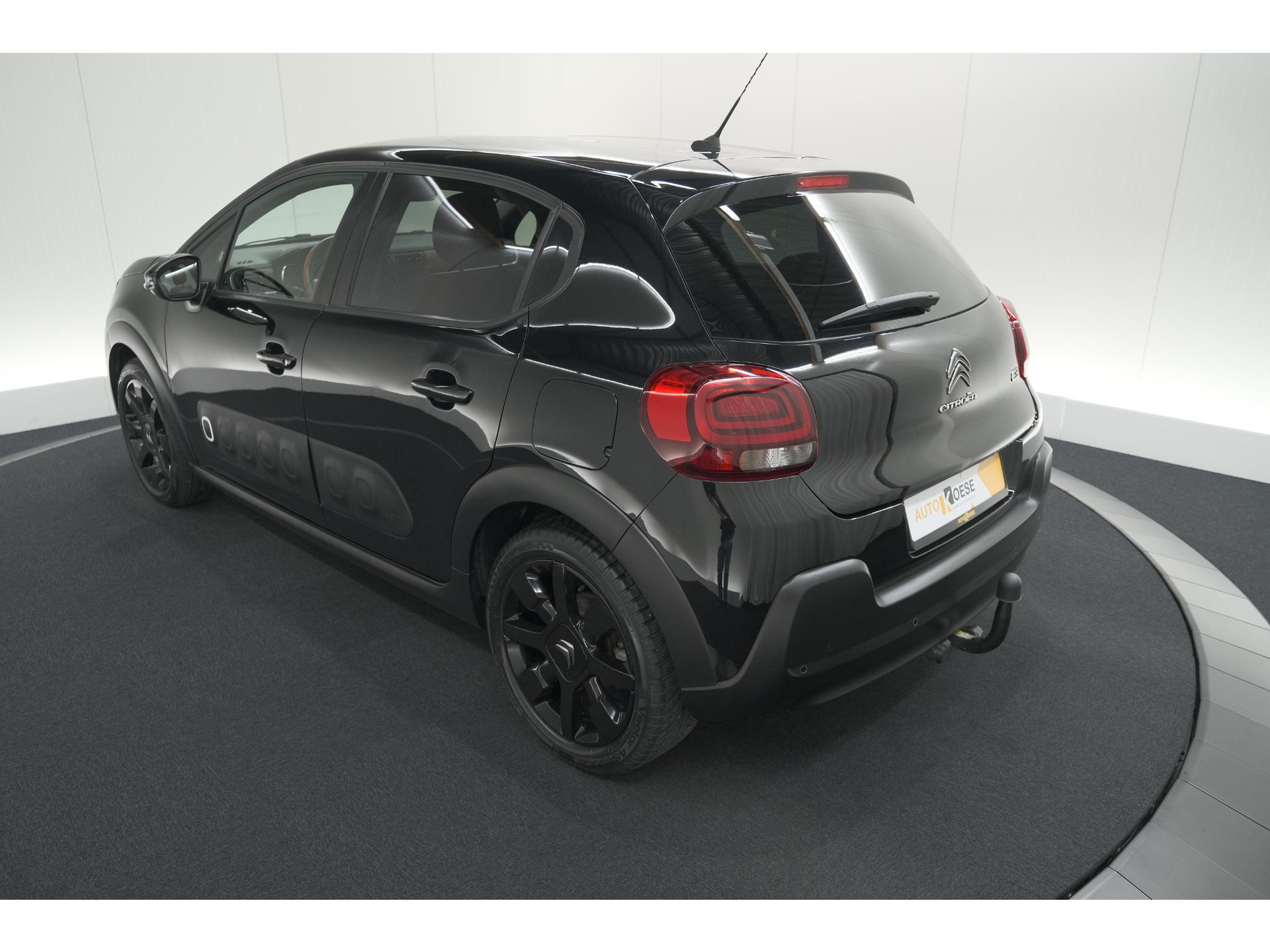 Citroen C3 PureTech 110 S&S Shine | Trekhaak | Parkeersensoren | Navigatie | Apple Carplay