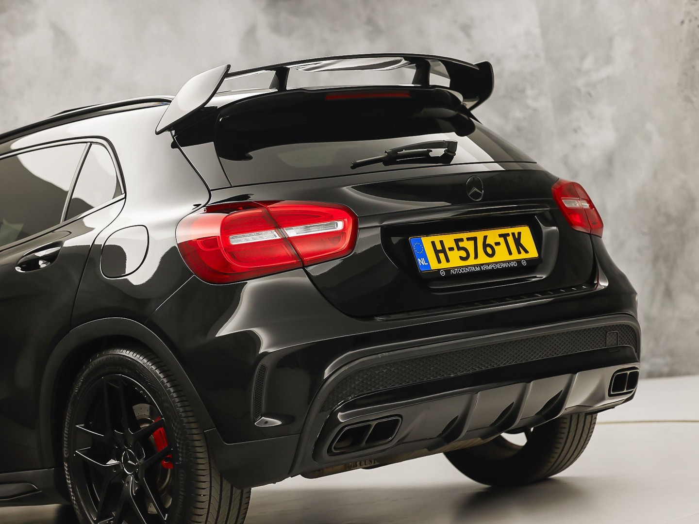 Mercedes-Benz GLA AMG 45 4MATIC Automaat 360Pk (PANORAMAKDAK, NAVIGATIE, MEMORY SEATS, KUIPSTOELEN, STOELVERWARMING, SPOILER, NIEUWE APK, NIEUWSTAAT)
