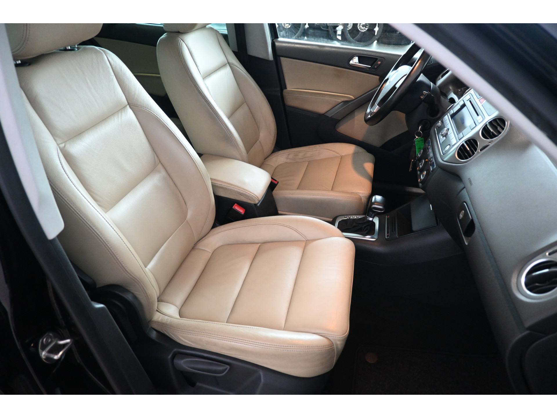 Volkswagen Tiguan 2.0 TDI Automaat DSG Sport&Style 4Motion Clima Cruise control Trekhaak Leder Lichtmetaal Inruil mogelijk
