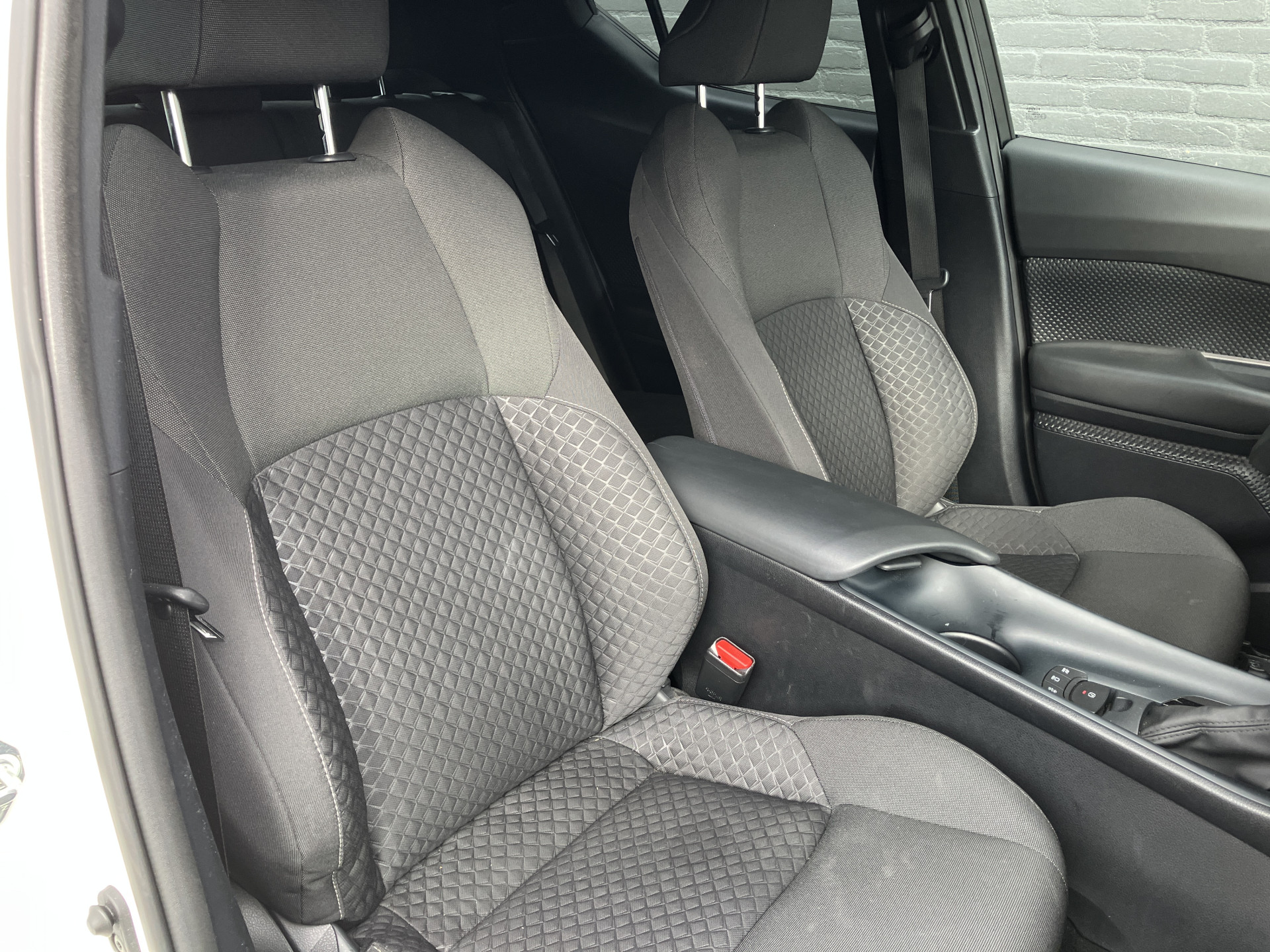Toyota C-HR 1.8 Hybrid Active AUT. | 1e eigenaar | navigatie | camera | apple carplay | cruise control | 36.000 KM