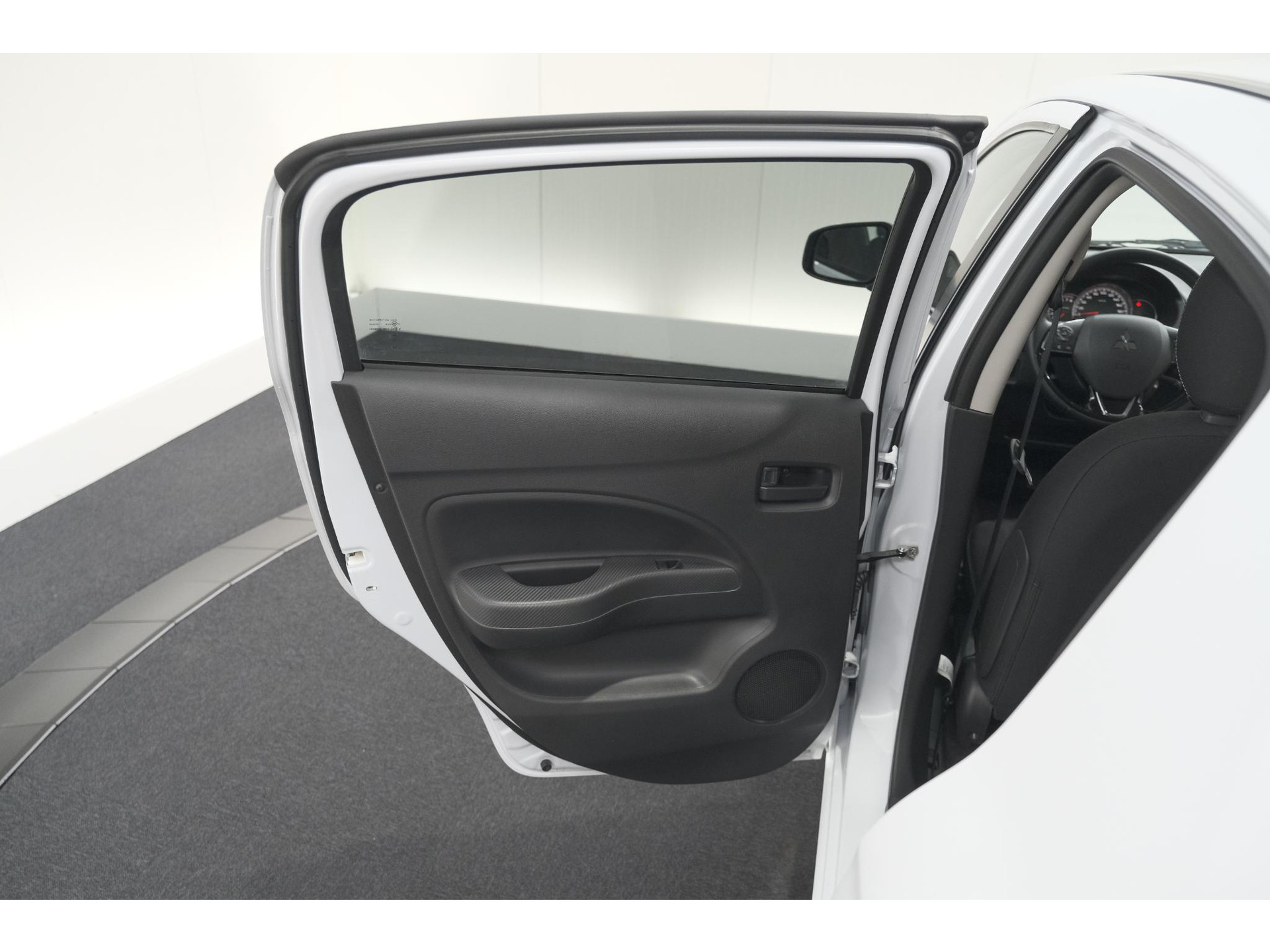 Mitsubishi Space Star 1.2 Intense | AUTOMAAT! | Apple Carplay | Allseason Banden | Climate Control