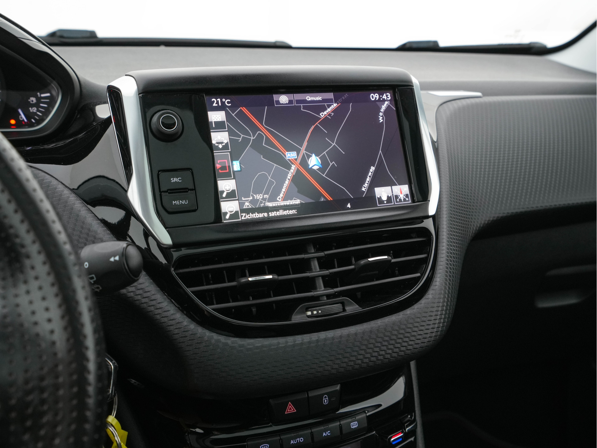 Peugeot 208 1.6 BlueHDi GT-line *PANO | LEATHER-FABRIC | JBL-AUDIO | HEATED-SPORTSEATS | NAVI-FULLMAP | CAMERA | DAB+ | PRIVACY-GLASS | TOWBAR | 17''ALU*