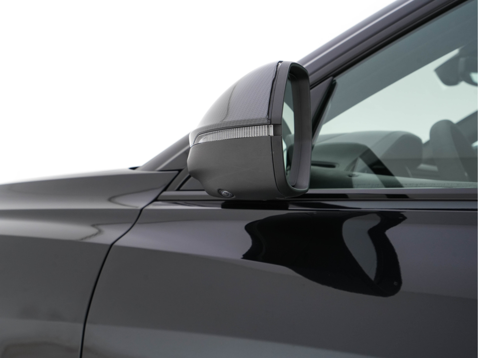 Audi RS Q8 4.0 TFSI quattro *MILLTEK | CERAMIC-BRAKES | PANO | HEAD-UP | CARBON-PACK | LEATHER | MEMORY-PACK | 4-WHEEL-STEERING | AIR-SUSPENSION | BANG&OLFUSEN | ADAPTIVE-CRUISE | BLINDSPOT | TOP-VIEW | SOFT-CLOSE | NIG