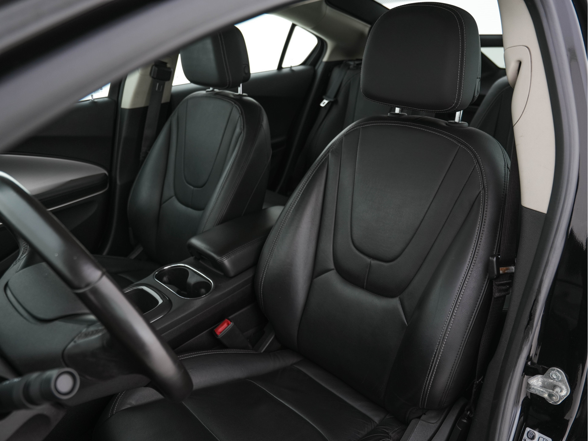 Chevrolet Volt 1.4 LT Plug-In Hybrid Aut. * LEATHER | HEATED-COMFORTSEATS | CRUISE | DIGI-COCKPIT | KEYLESS | ECC | 17"ALU*