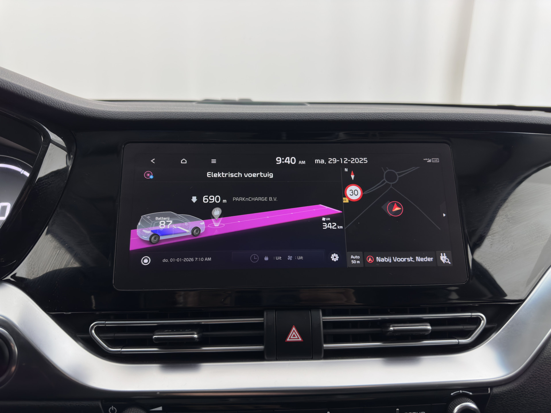 Kia e-Niro ExecutiveLine 64 kWh [ 3-Fase ] {SOH-100%} (INCL-BTW)  Aut.*HEATPUMP | LEATHER | FULL-LED | NAVI-FULLMAP | ADAPTIVE-CRUISE | CAMERA | MEMORY-PACK | LANE-ASSIST | KEYLESS | DIGI-COCKPIT | PRIVACY-GLASS | 17"ALU*