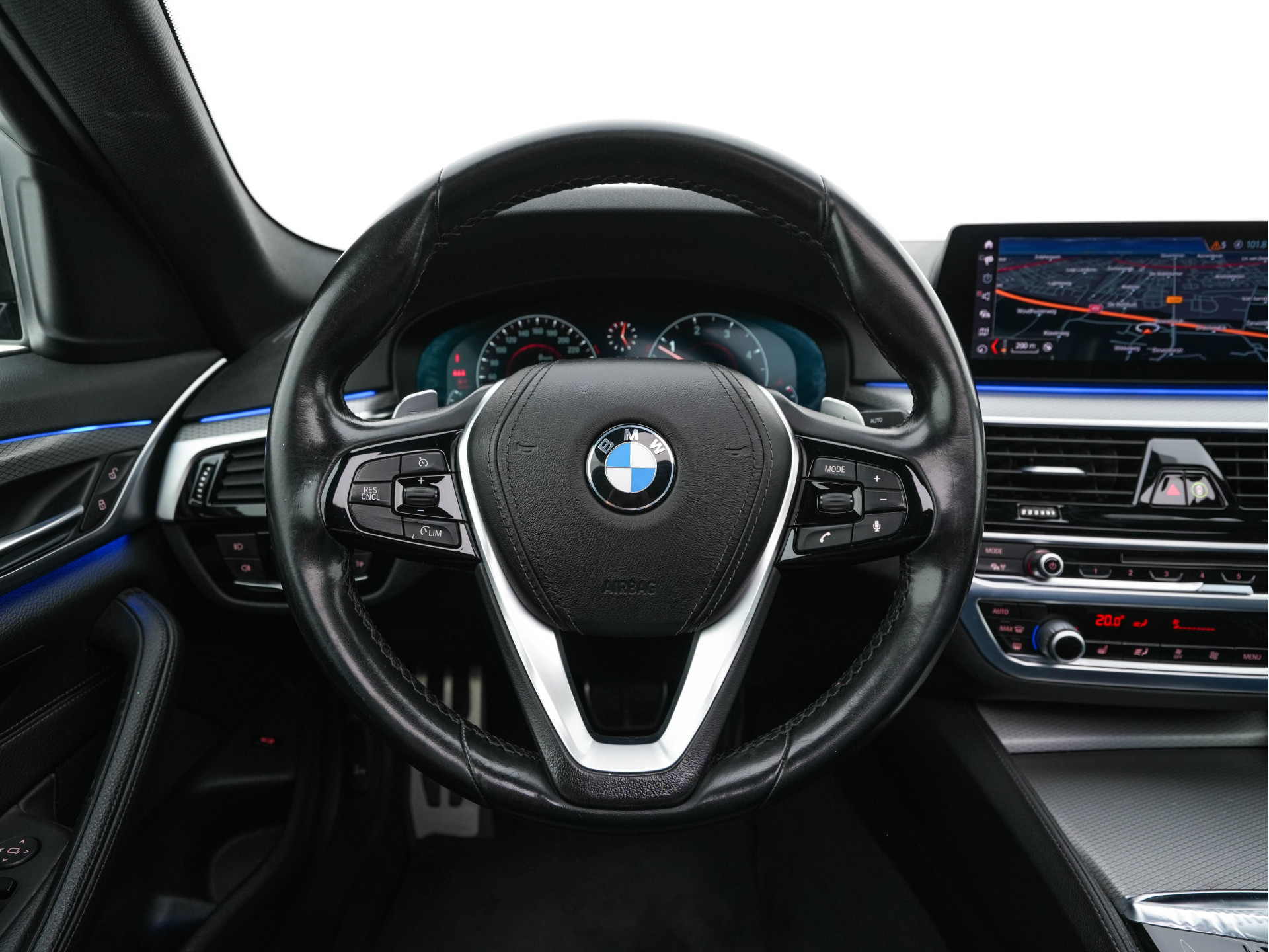 BMW 5-serie 520d xDrive M-Sport-Pack High Executive (INCL-BTW) Aut. *PANO | LUXURY-LEATHER | FULL-LED | HEAD-UP | DIGI-COCKPIT | NAVI-FULLMAP | TOP-VIEW | MEMORY-PACK | ECC | AMBIENT-LIGHT | PDC | CRUISE | SHIFT-PADDLES | TOWBAR  | 20''ALU*