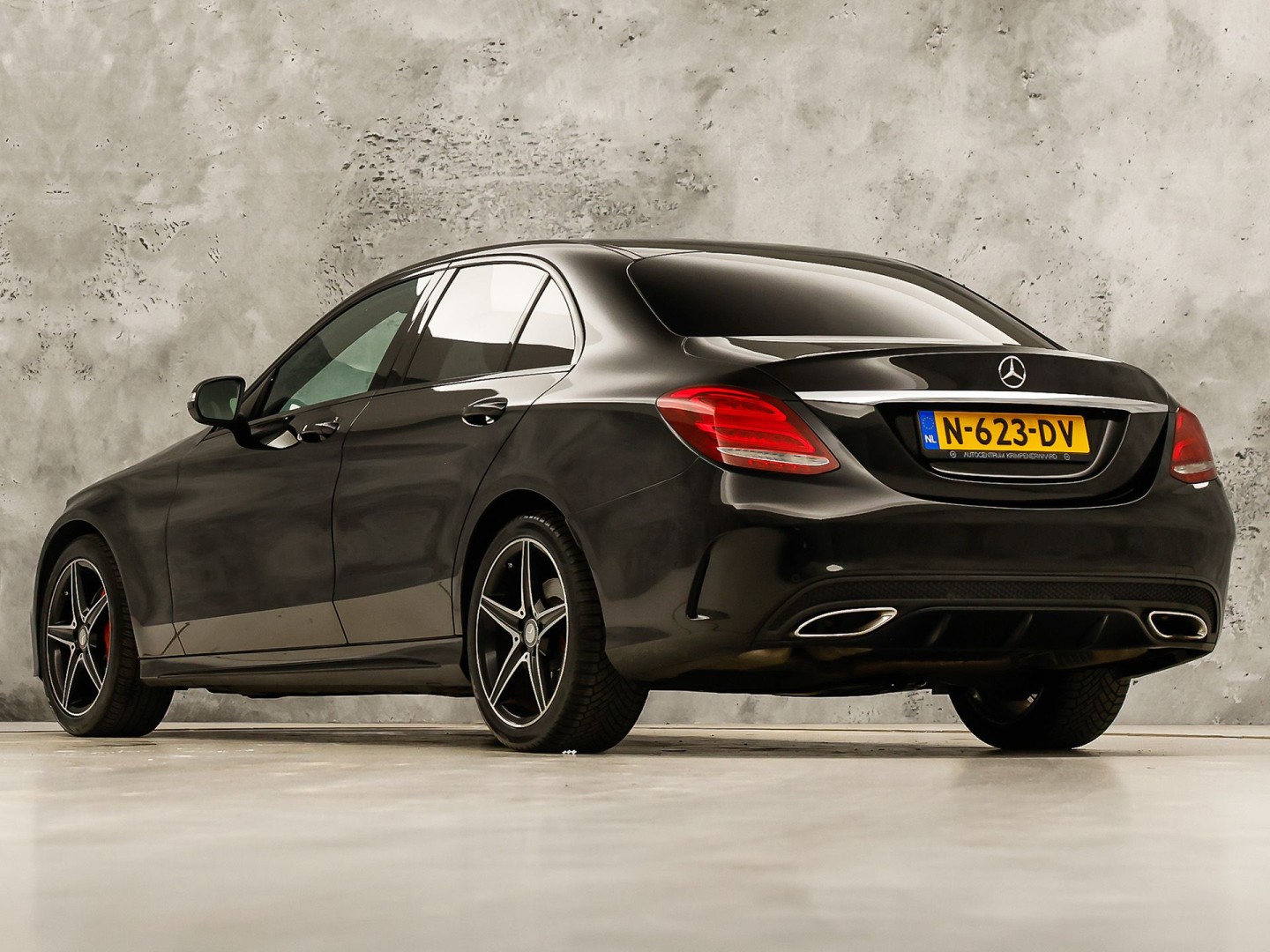 Mercedes-Benz C-Klasse 250 AMG Sport 211Pk Automaat (NAVIGATIE, RODE REMKLAUWEN, LEDER, STOELVERWARMING, ELEK SPORTSTOELEN, GETINT GLAS, SFEERVERLICHTING, NIEUWSTAAT)