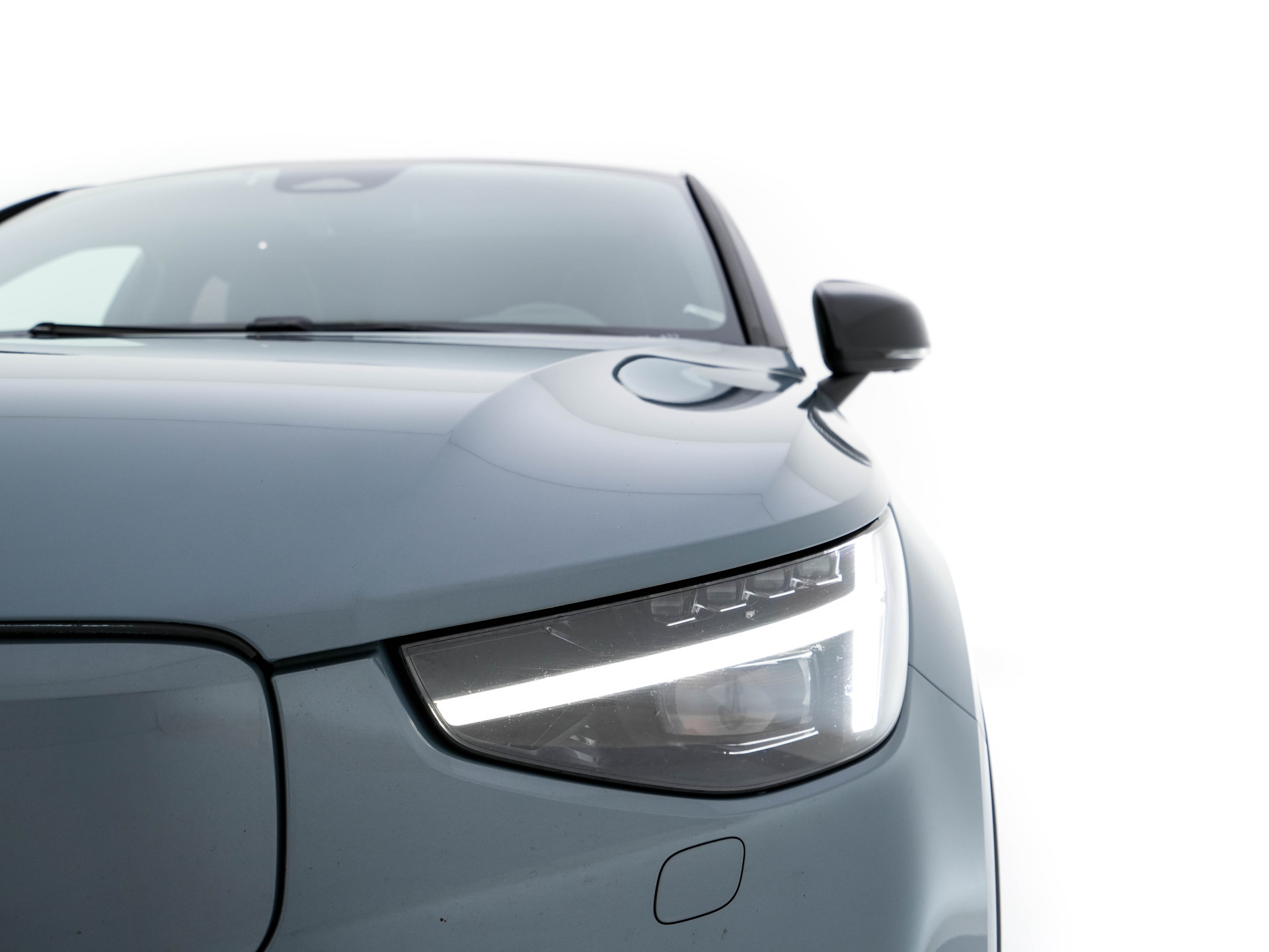 Volvo C40 Recharge Twin Intro Edition 78 kWh AWD [ 3-Fase ] {SOH-87%} (INCL-BTW) Aut. *HEATPUMP | PANO | LEATHER-ALCANTARA | DIGI-COCKPIT | FULL-LED | HARMAN/KARDON | TOPVIEW | NAVI-FULLMAP | ECC | PDC | KEYLESS | HEATED-SPORTSEATS | TOWBAR | PRIVACY-GLAS