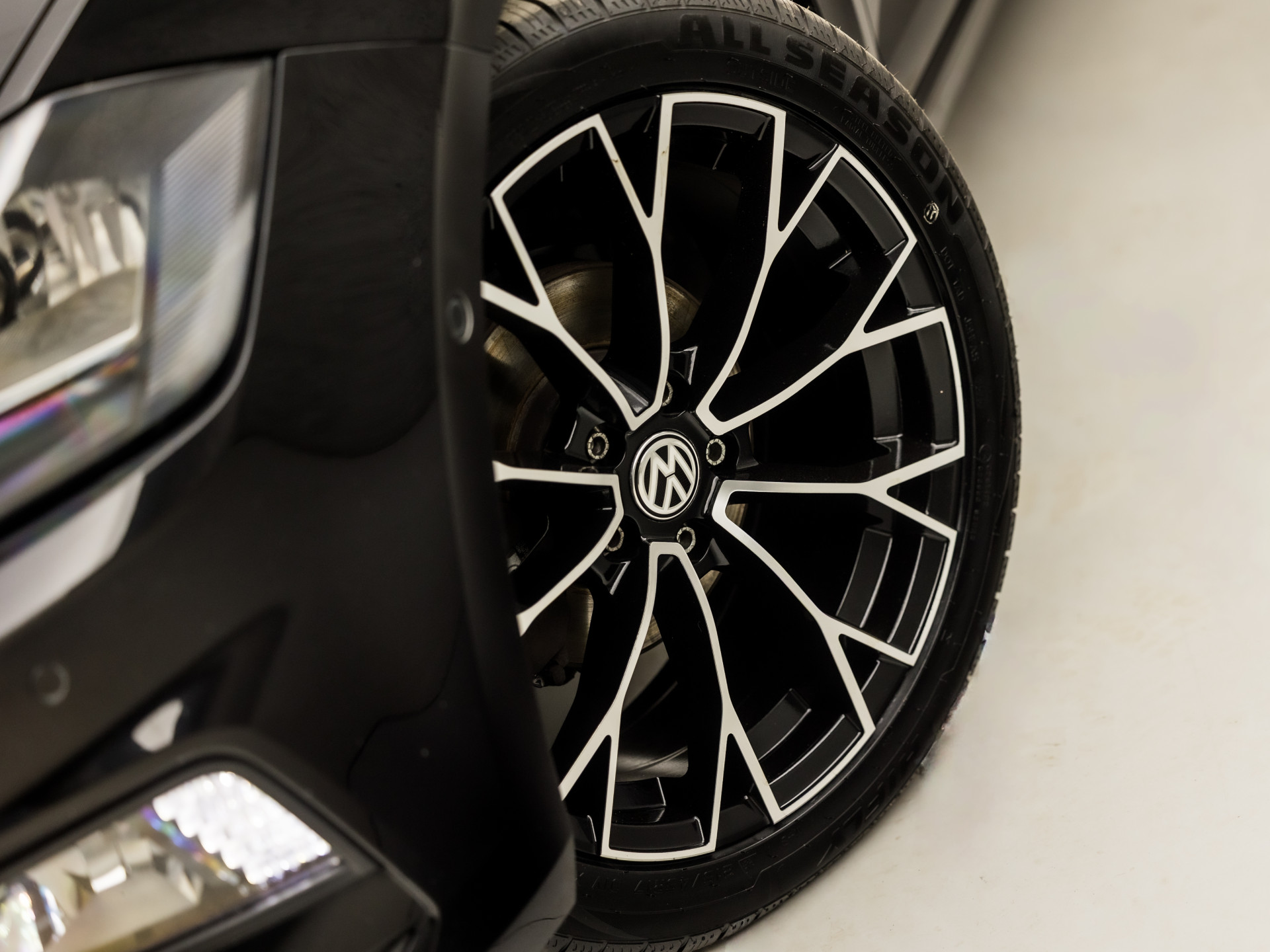 Volkswagen Polo 1.0 TSI Sportline (APPLE CARPLAY, GROOT NAVI, CLIMATE, CAMERA, SPORTSTOELEN, LM VELGEN, ADAPTIVE CRUISE, MODE KNOP, PARKEER ASSISTENT, PARKEERSENSOREN, NIEUWSTAAT)