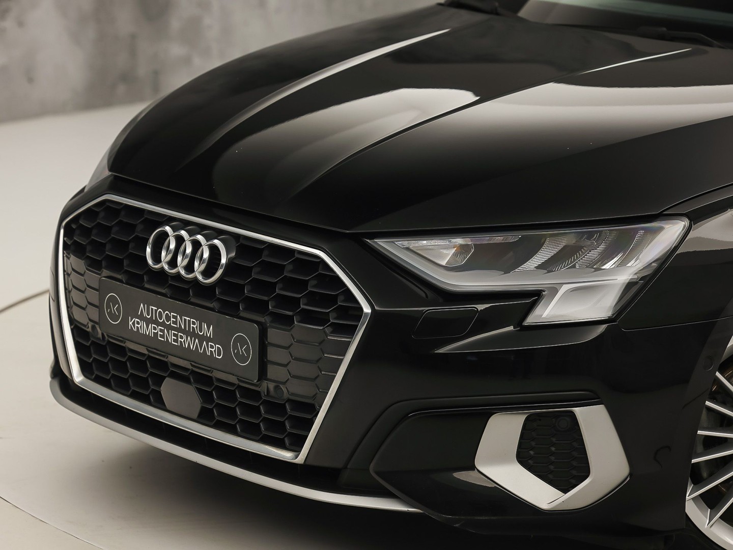 Audi A3 Sportback 40 TFSI e Sport 204Pk Automaat (APPLE CARPLAY, GROOT NAVI, LEDER, STOELVERWARMING, SPORTSTOELEN, ADAPTIVE CRUISE, GETINT GLAS, NIEUWSTAAT)