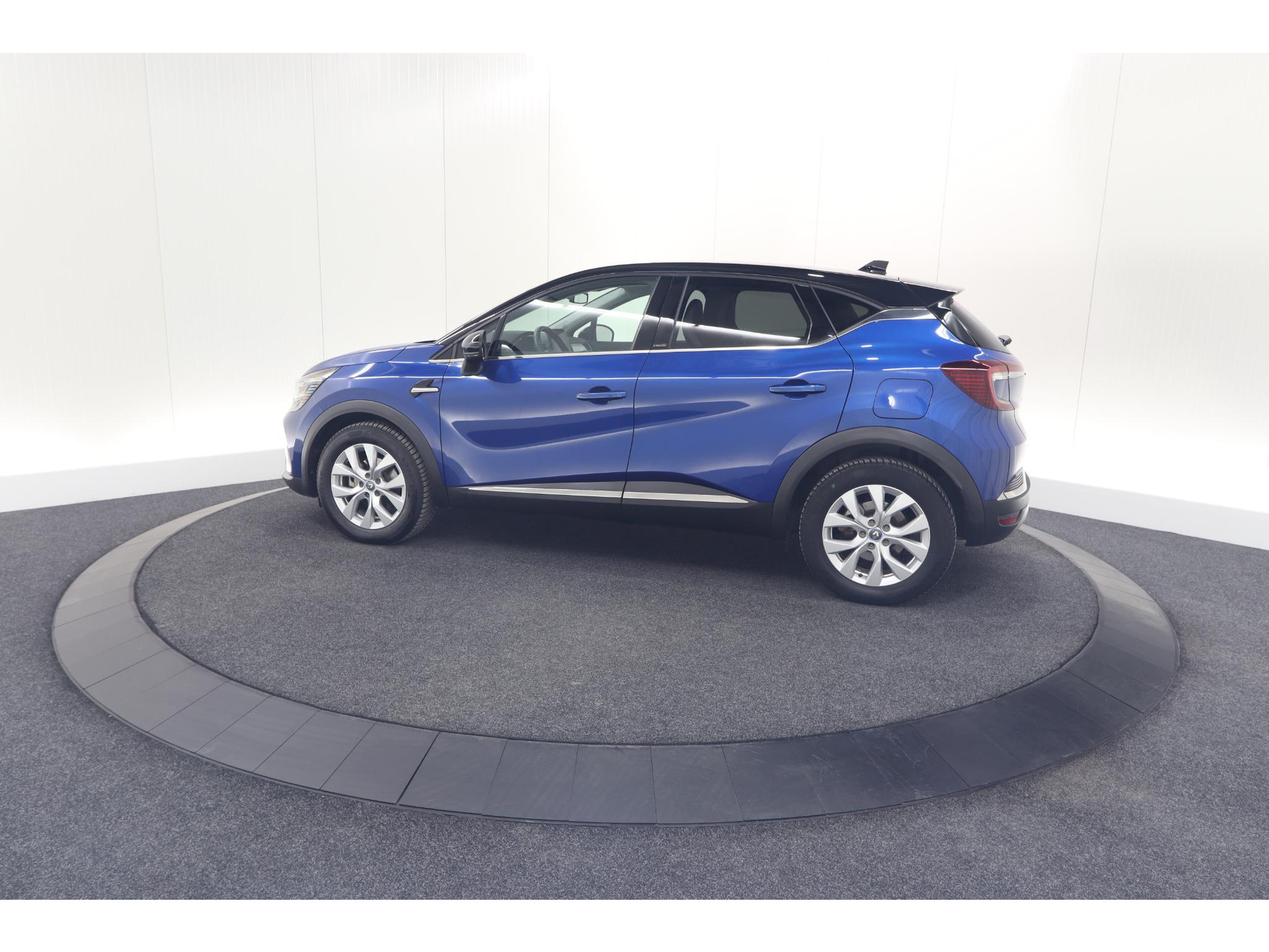 Renault Captur 1.6 E-Tech Plug-in Hybrid 160 Intens | Allseason Banden | Camera | 9.3 Inch Grootscherm | Apple Carplay