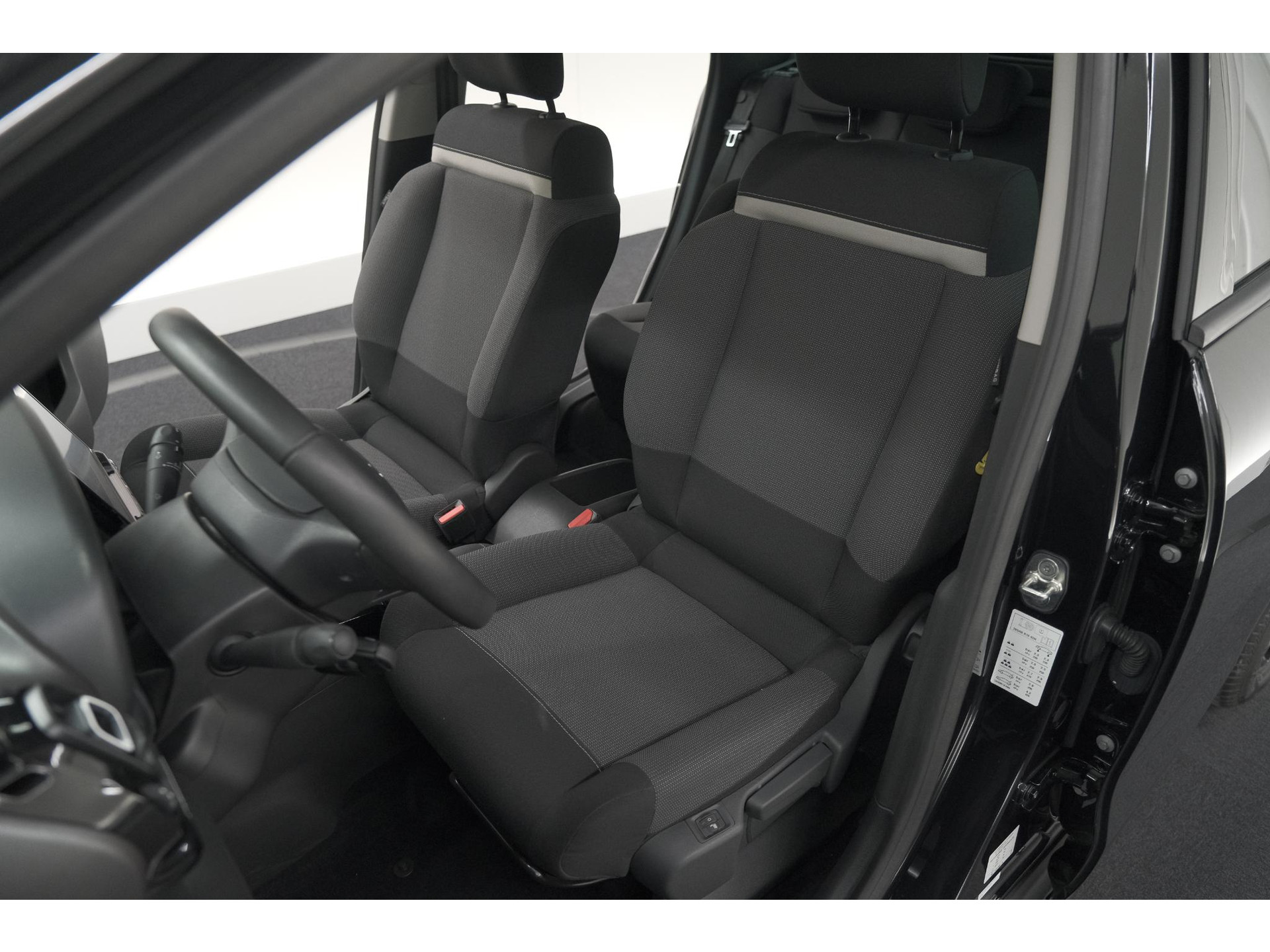 Citroen C3 Aircross PureTech 130 EAT6 Shine | Parkeersensoren | Apple Carplay | Stoelverwarming