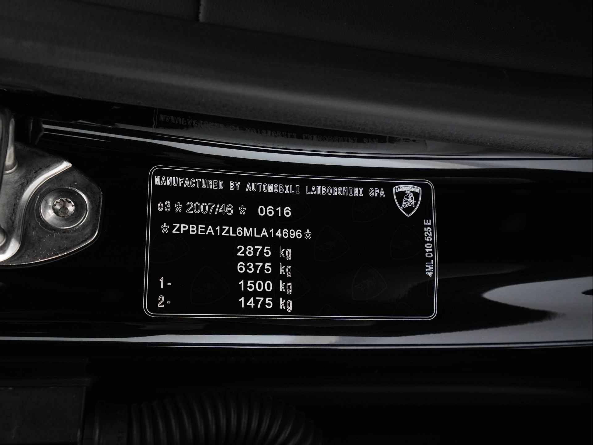 Lamborghini Urus 4.0 V8 Pearl Capsule (INCL-BTW) *CERAMIC-BRAKES | PANO | HEAD-UP | SOFT-CLOSE | LEATHER-ALCANTARA | FULL-LED | NIGHT-VISION | BANG&OLUFSEN | MEMORY-PACK | HEATED-SPORTSEATS | TOP-VIEW | ADAPTIVE-CRUISE | ...