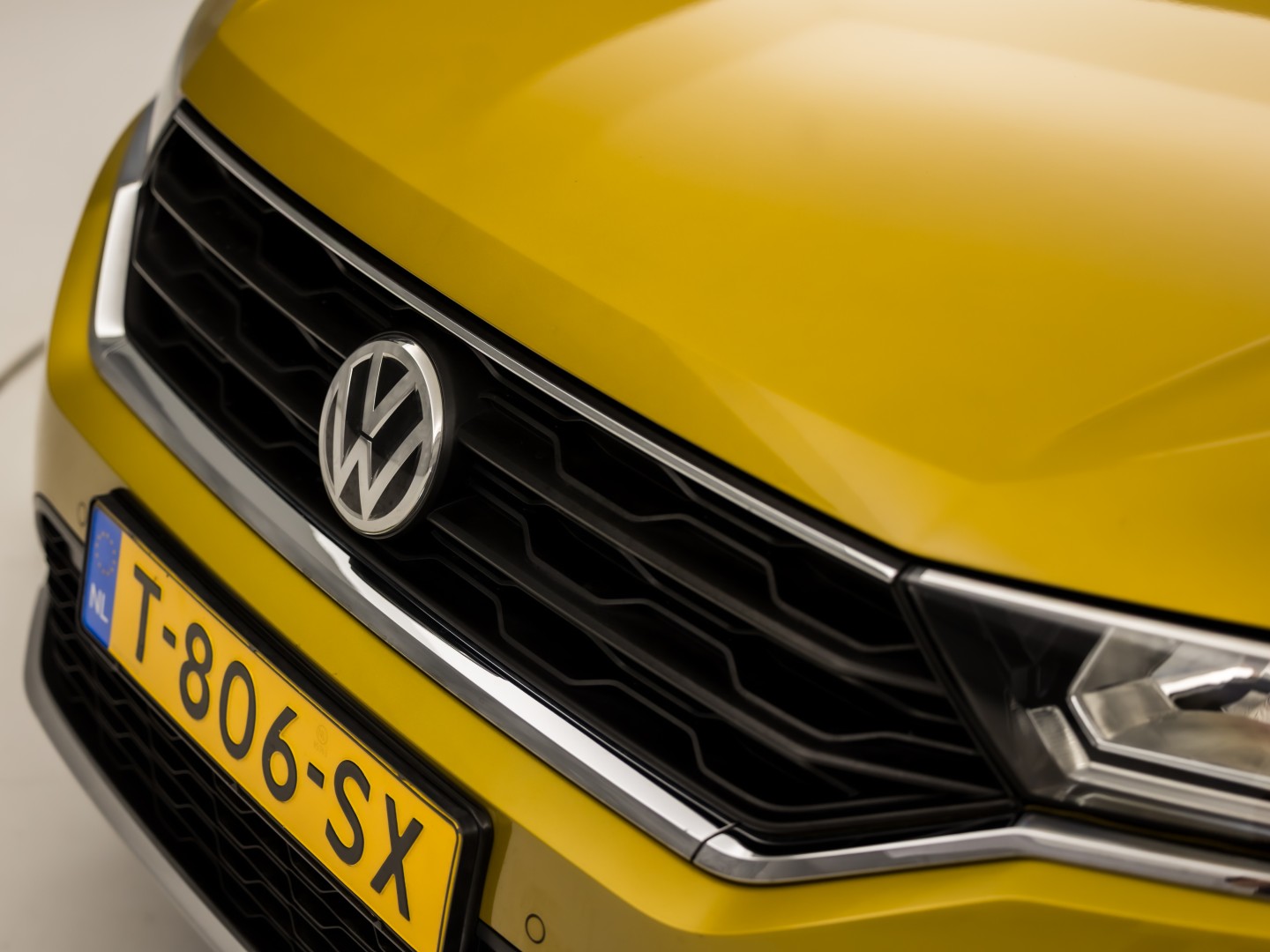 Volkswagen T-Roc 1.0 TSI Sport (APPLE CARPLAY, GROOT NAVI, STOELVERWARMING, GETINT GLAS, SPORTSTOELEN, ADAPTIVE CRUISE, PARKEERSENSOREN, NIEUWSTAAT)