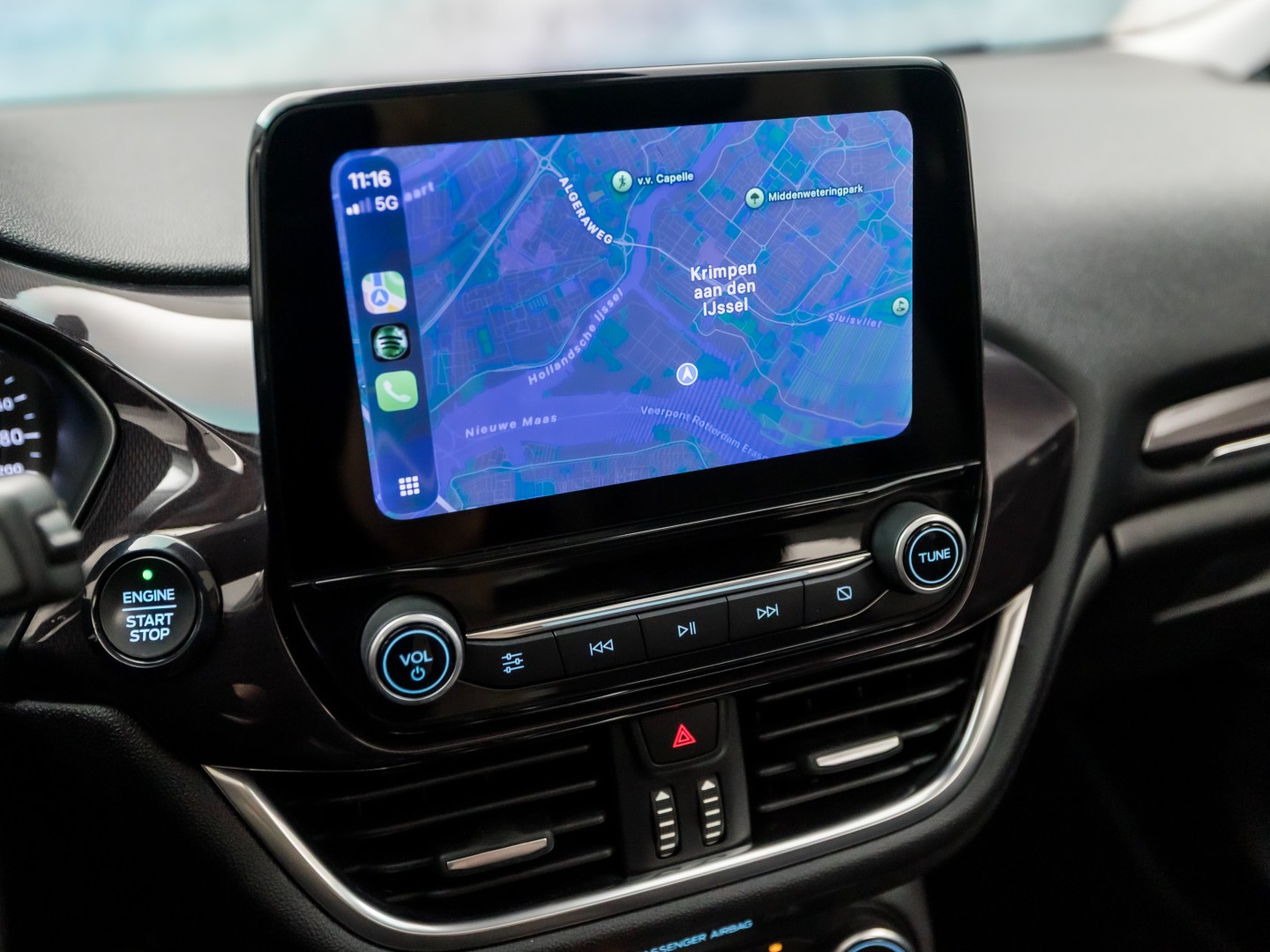 Ford Fiesta 1.0 EcoBoost Vignale (PANORAMADAK, APPLE CARPLAY, CAMERA, LEDER, STOELVERWARMING, SPORTSTOELEN, GETINT GLAS, KEYLESS, NIEUWSTAAT)