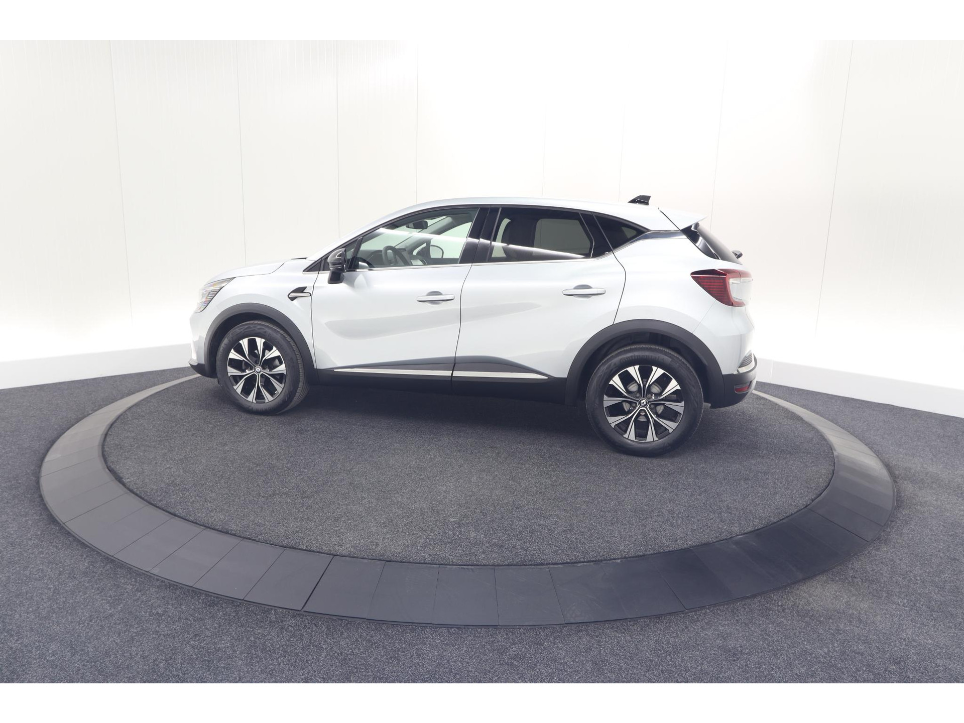 Renault Captur Mild Hybrid 140 EDC Techno | Camera | 9.3 Inch Groot Scherm | Stoelverwarming | Apple Carplay