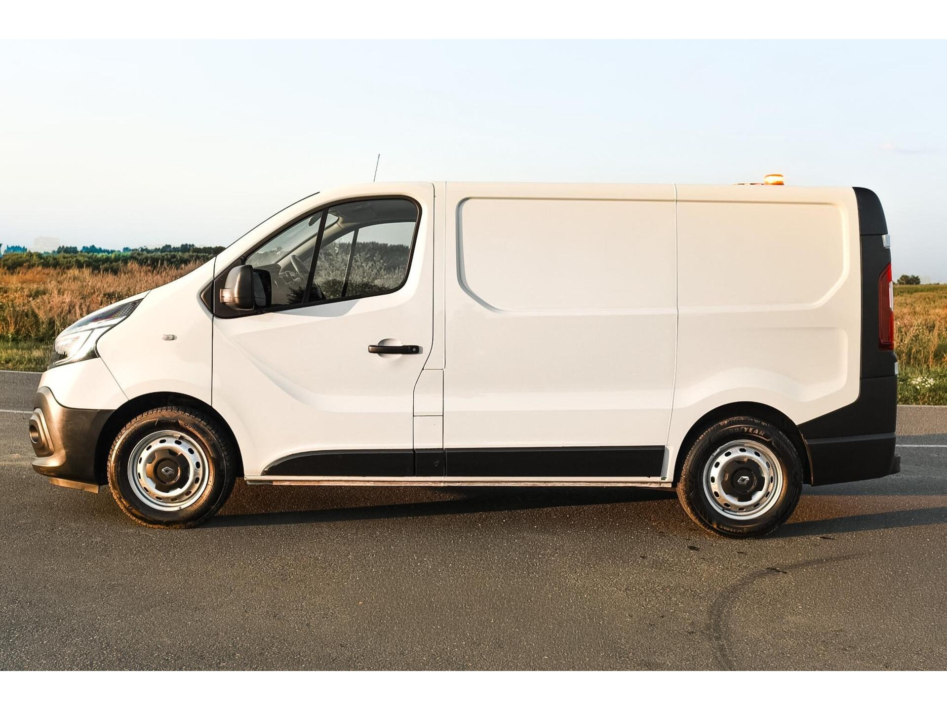 Renault Trafic 1.6 dCi T29 L1H1 Comfort Werklicht + Omvormer